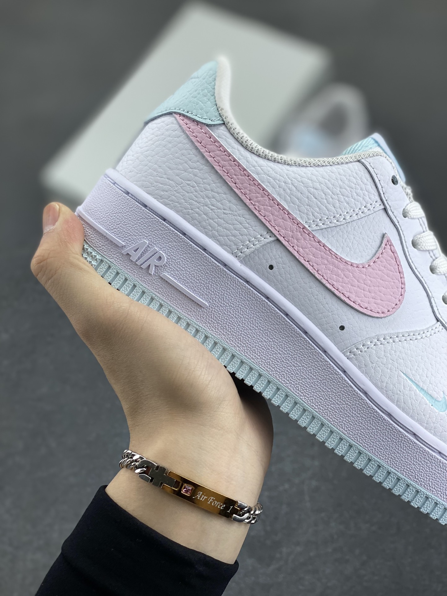图片[6]-Nike Air Force 1 07 low空军一号板鞋 白粉 原楦头原纸板 打造纯正空军版型#专注外贸渠道 全掌内置蜂窝气垫 #原盒配件 原厂中底钢印、拉帮完美 货号：IH0640-161 尺码：36 36.5 37.5 38 38.5 39 40 40.5 41 42 42.5 43 44 44.5 45-选品中心