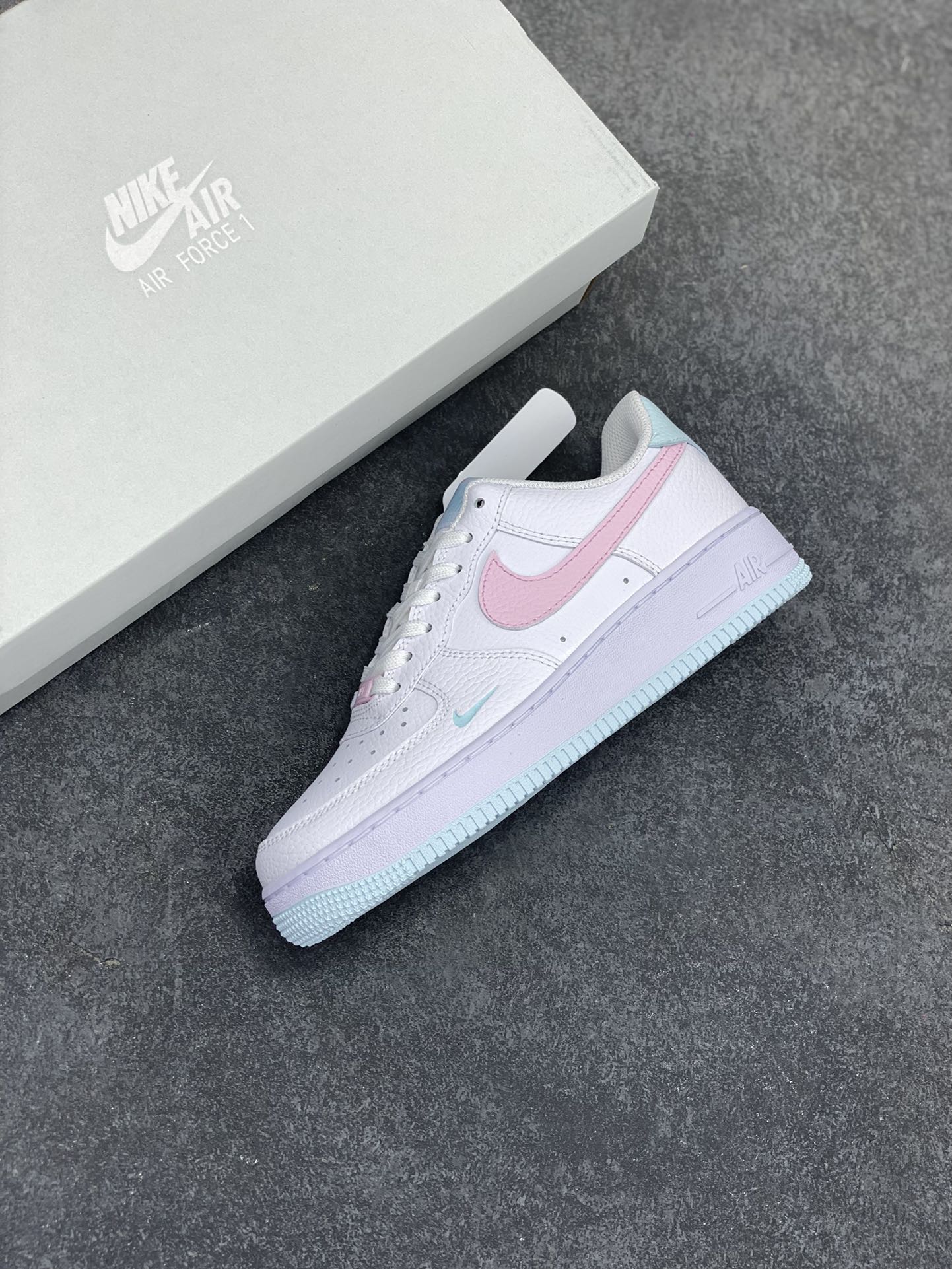 图片[7]-Nike Air Force 1 07 low空军一号板鞋 白粉 原楦头原纸板 打造纯正空军版型#专注外贸渠道 全掌内置蜂窝气垫 #原盒配件 原厂中底钢印、拉帮完美 货号：IH0640-161 尺码：36 36.5 37.5 38 38.5 39 40 40.5 41 42 42.5 43 44 44.5 45-选品中心