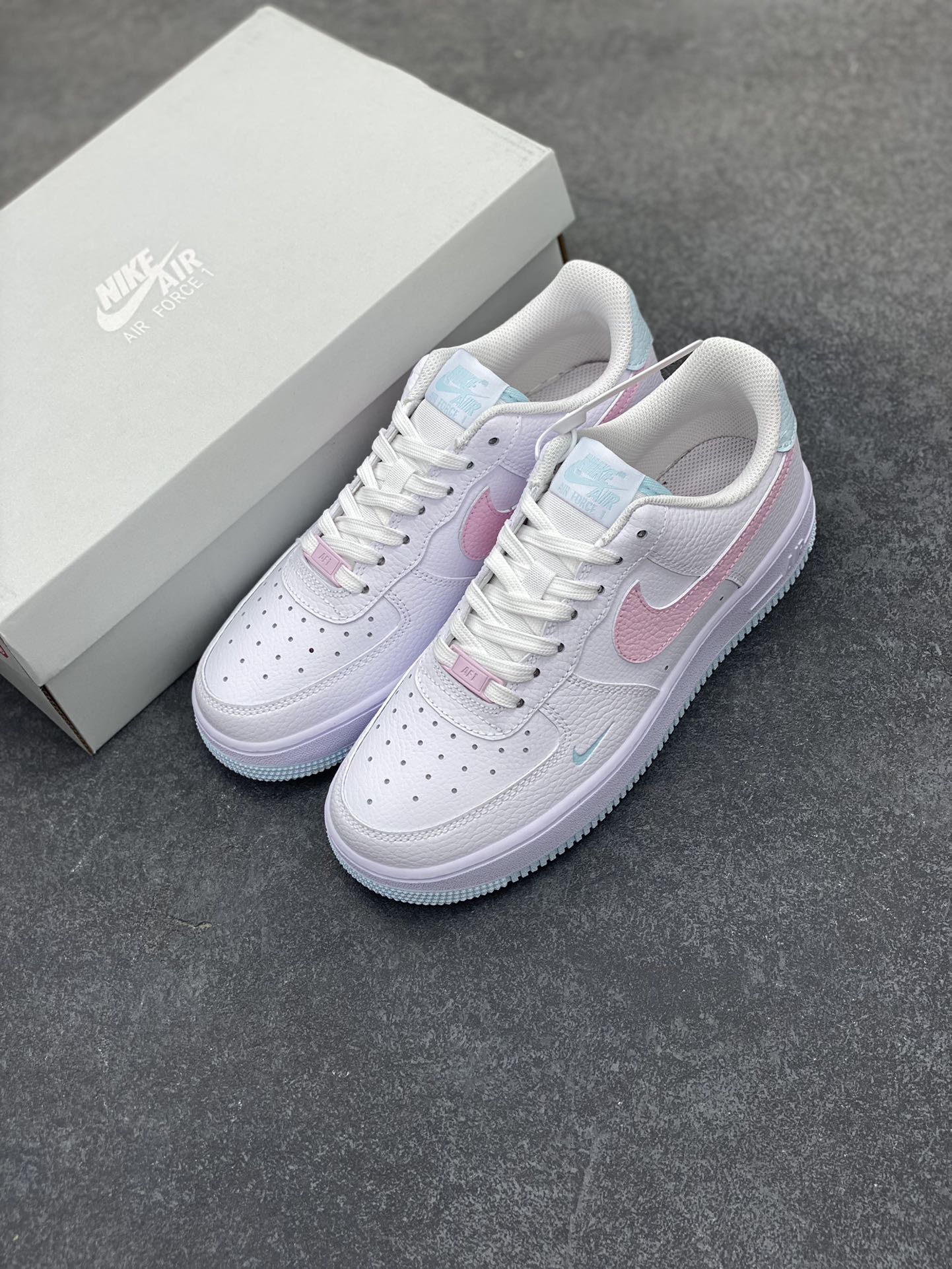 图片[8]-Nike Air Force 1 07 low空军一号板鞋 白粉 原楦头原纸板 打造纯正空军版型#专注外贸渠道 全掌内置蜂窝气垫 #原盒配件 原厂中底钢印、拉帮完美 货号：IH0640-161 尺码：36 36.5 37.5 38 38.5 39 40 40.5 41 42 42.5 43 44 44.5 45-选品中心
