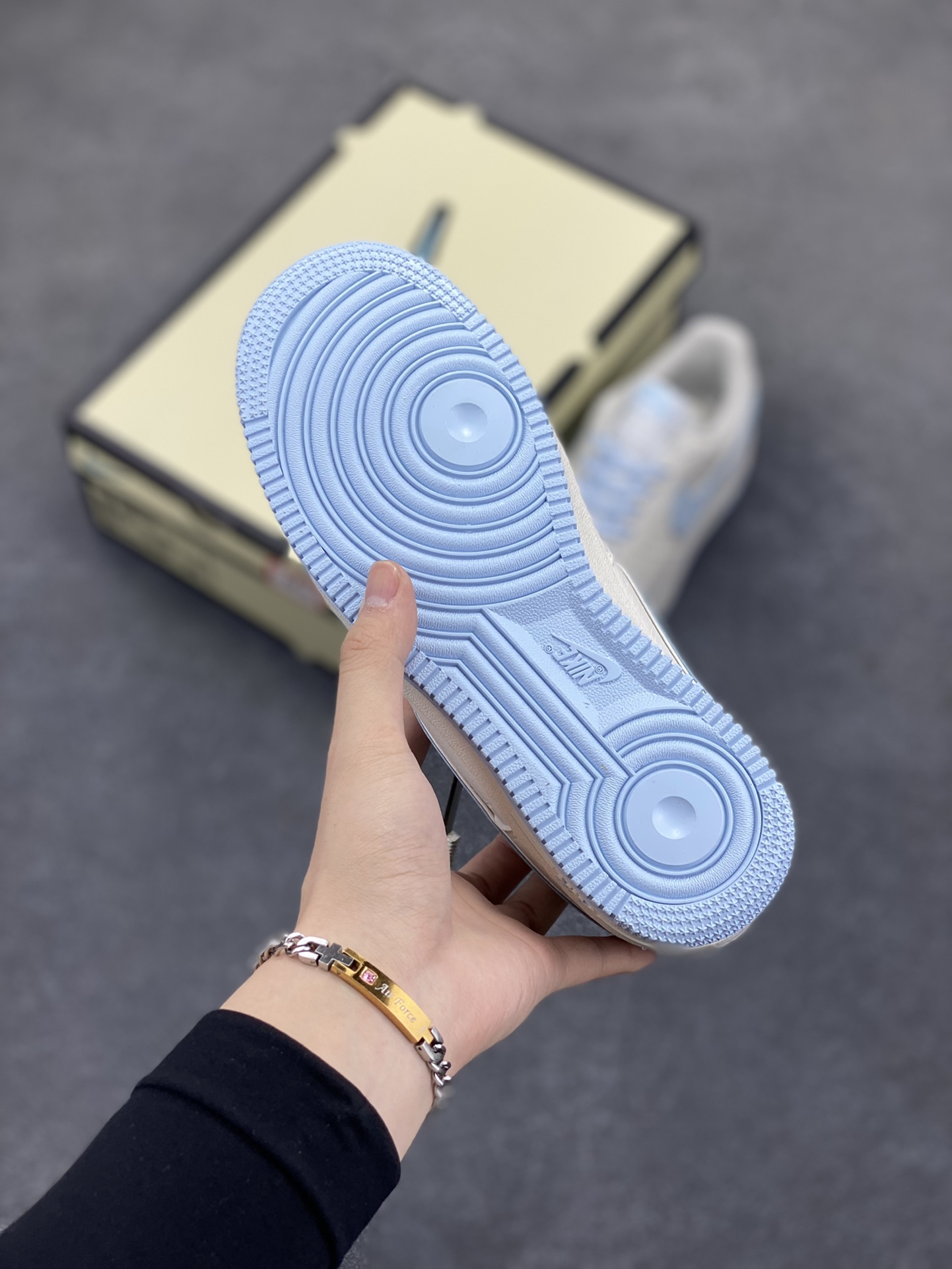 图片[5]-福利特价 Nike Air Force 1 Low \’07 “Keep Fresh”米月兰银 小勾低帮空军一号休闲板鞋 定制皮料 专属鞋盒 原楦原纸板 纯正空军版型 高清洁度 内置全掌气垫 货号：BM1996-099 尺码：36 36.5 37.5 38 38.5 39 40 40.5 41 42 42.5 43 44 44.5 45-选品中心