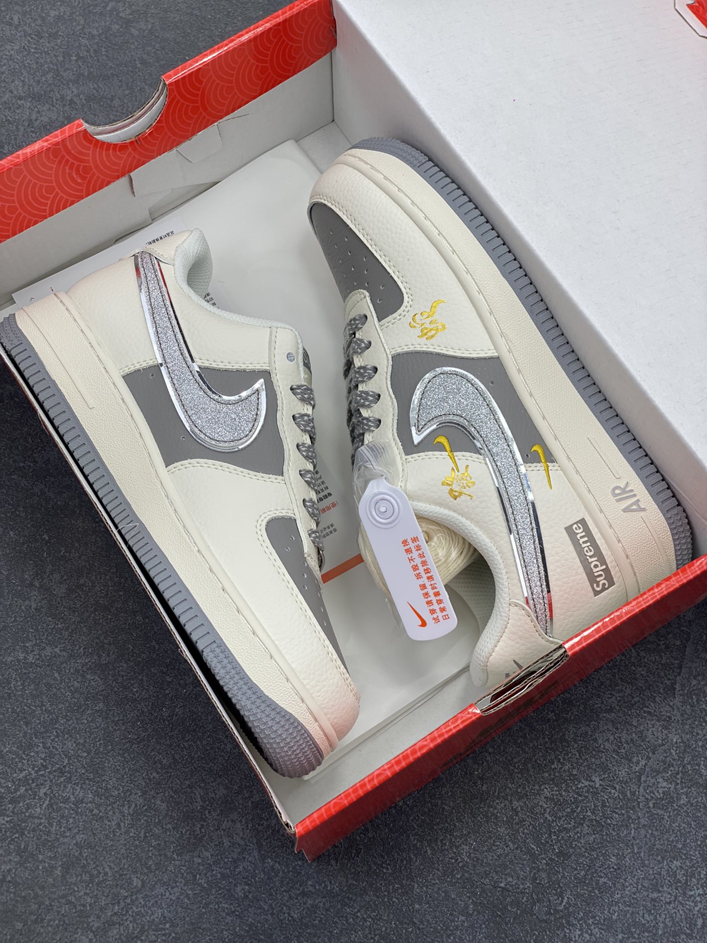 图片[9]-NIke Air Force 1 \’07 Low “Supreme联名”空军一号 低帮 运动鞋 休闲鞋 折边针车 工艺难度大 原楦头原纸板 原装鞋盒 定制五金配件 内置全掌气垫 原厂鞋底 货号：QY6818-603 尺码：36 36.5 37.5 38 38.5 39 40 40.5 41 42 42.5 43 44 44.5 45-选品中心