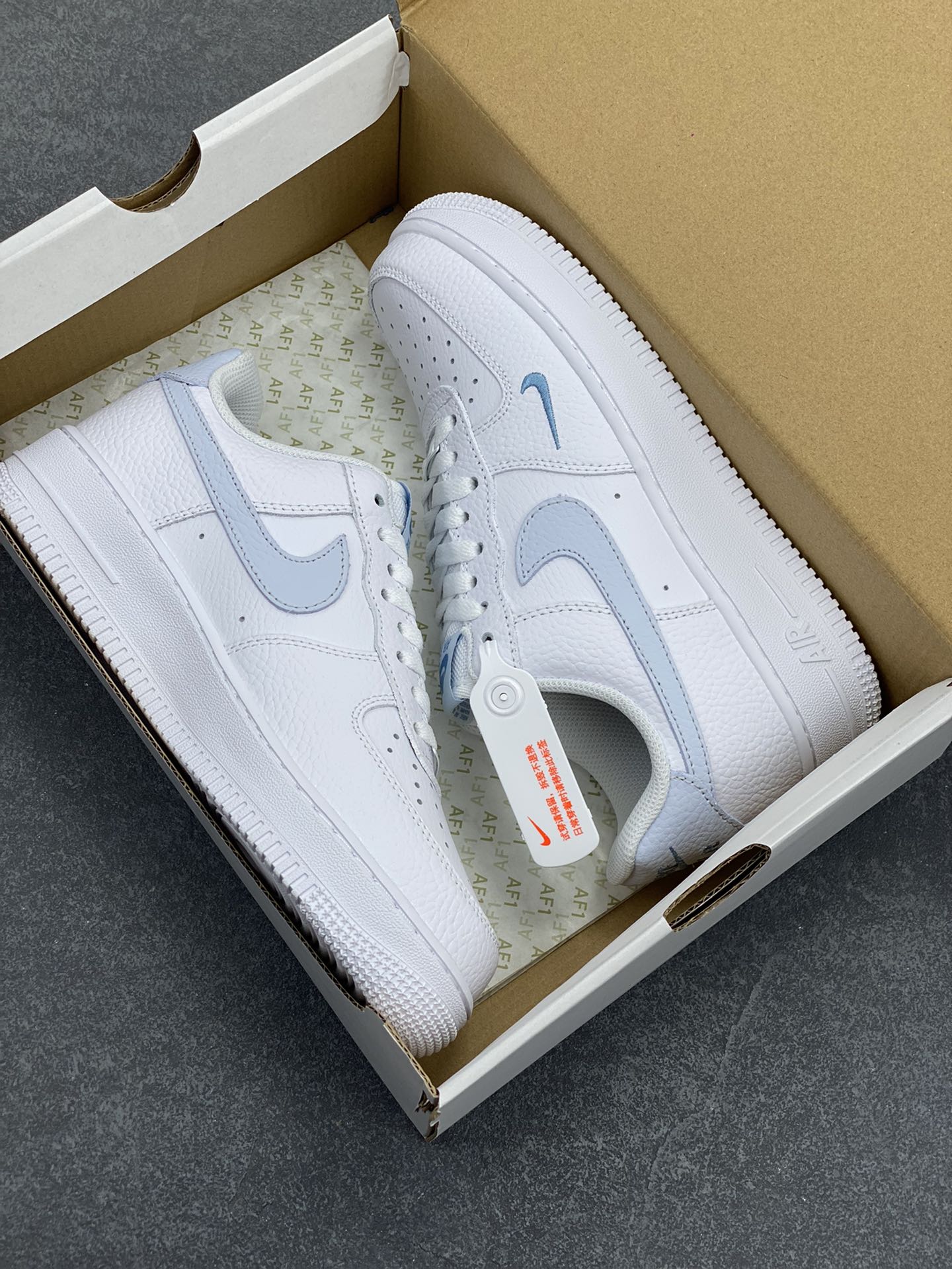 图片[9]-福利特价 Nk Air Force 1\’07 Low 白月色 空军一号低帮休闲板鞋 原楦头原纸板 打造纯正空军版型#专注外贸渠道 全掌内置蜂窝气垫 #原盒配件 原厂中底钢印、拉帮完美 货号：HV2511-100 尺码：36 36.5 37.5 38 38.5 39 40 40.5 41 42 42.5 43 44 44.5 45-选品中心