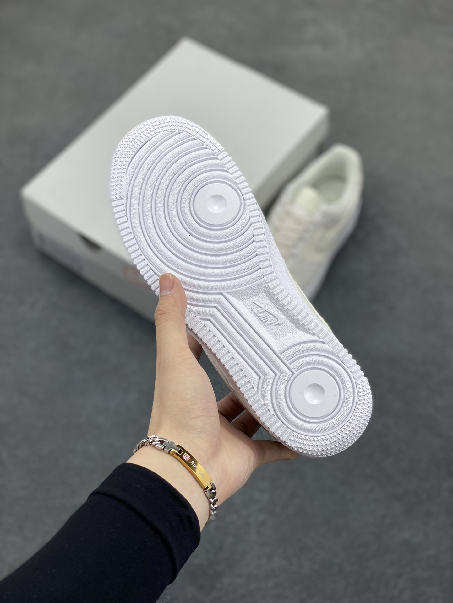 图片[5]-Nike Air Force 1 07 low空军一号板鞋 乳白 原楦头原纸板 打造纯正空军版型#专注外贸渠道 全掌内置蜂窝气垫 #原盒配件 原厂中底钢印、拉帮完美 货号：HQ3905-001 尺码：35.5 36 36.5 37.5 38 38.5 39 40 40.5 41 42 42.5 43 44 44.5 45-选品中心