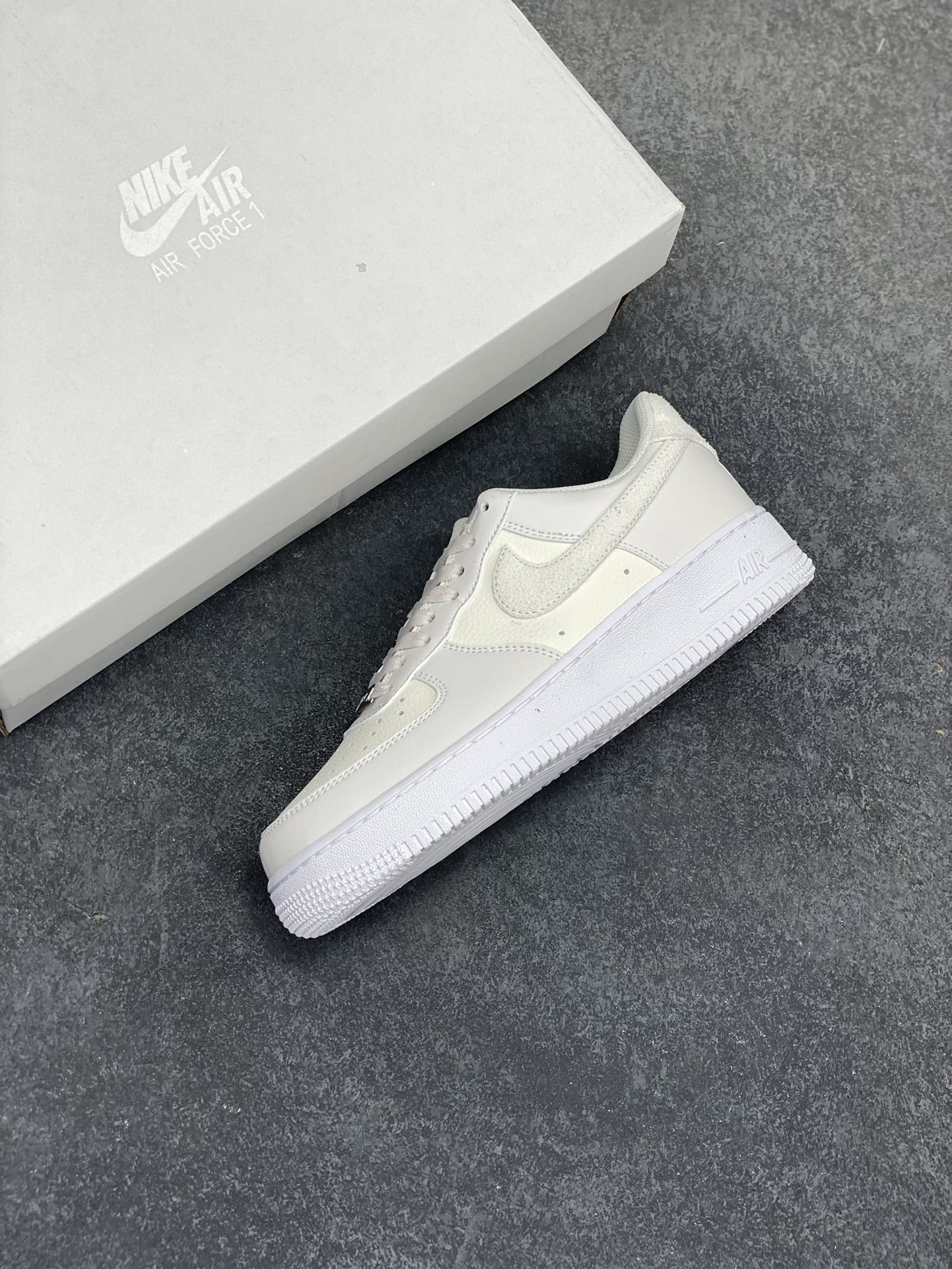 图片[7]-Nike Air Force 1 07 low空军一号板鞋 乳白 原楦头原纸板 打造纯正空军版型#专注外贸渠道 全掌内置蜂窝气垫 #原盒配件 原厂中底钢印、拉帮完美 货号：HQ3905-001 尺码：35.5 36 36.5 37.5 38 38.5 39 40 40.5 41 42 42.5 43 44 44.5 45-选品中心