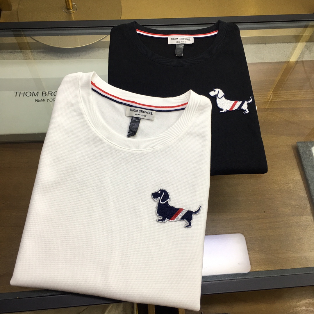 NO:505393,New vest 'T.B' Exclusive hit TB Animal and Dog Series Vest Exclusive custom expensive cabinet-grade double-sided air bead floor fabric, refreshing, soft and sweat-absorbing, summer fashion essential heavy craftsmanship top imported water-soluble embroidered cute puppy, exquisite colors, vivid and exquisite custom woven contrasting four-bar fabric classic decoration and red, white and blue three-color webbing perfectly blend white, black M-3XL, alexander wang19860909新品背心《T.B》 独家爆款火爆TB 动物狗狗系列背心 独家定制贵柜级双面空气珠地面料,清爽柔软吸汗,夏日时尚必备重工艺顶级进口水溶绣花可爱小狗狗,精美色彩,生动精致定制编织撞色四道杠织物经典装饰与红白蓝三色织带完美融合 白色,黑色Ｍ-3XL,,alexander wang,Men's clothing