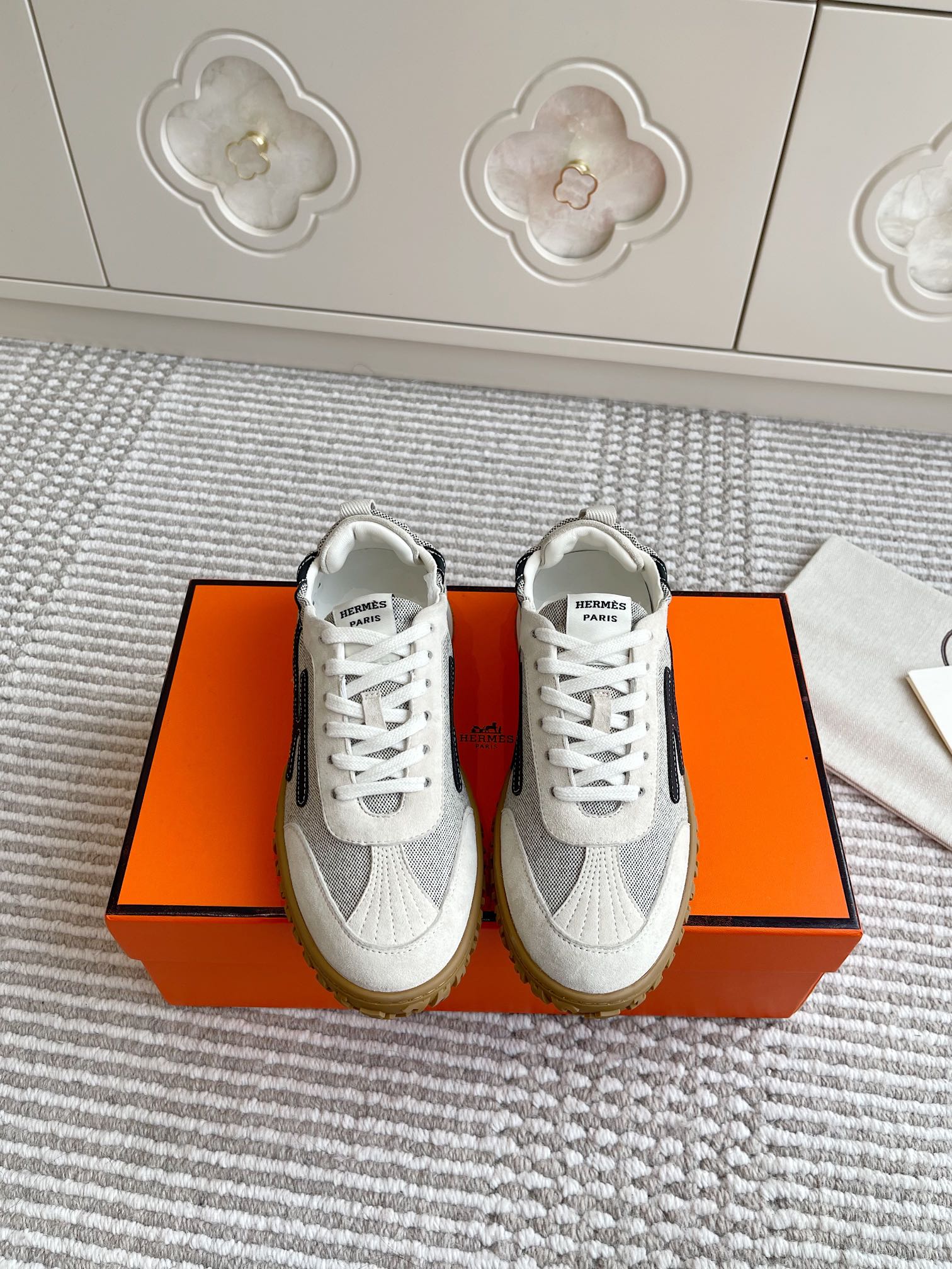 NO:250043,10 women and men's models Hermes official website Jet series couples H De training shoes·casual sports shoes Top quality Extreme craftsmanship, synchronized counter new · super easy to wear Fabric imported suede matched with cowhide color/match logo H logo/sheepskin lining/original mold opening TPU sole Size35-45, casual shoes/sports shoes, hermes, hermes, sneakers, cowhide, sheepskin, chamois leather19860909批女男款10 Hermes爱马仕官网Jet系列情侣款H德训鞋·休闲运动鞋 顶级品质 工艺极致,同步专柜上新·超级好穿 面料进口麂皮搭配牛皮拼色/搭配标志H 标志/羊皮内里/原版开模TPU大底 Size35-45,休闲鞋/运动鞋,hermes,hermes,sneakers,cowhide,sheepskin,chamois leather,Women's Shoes