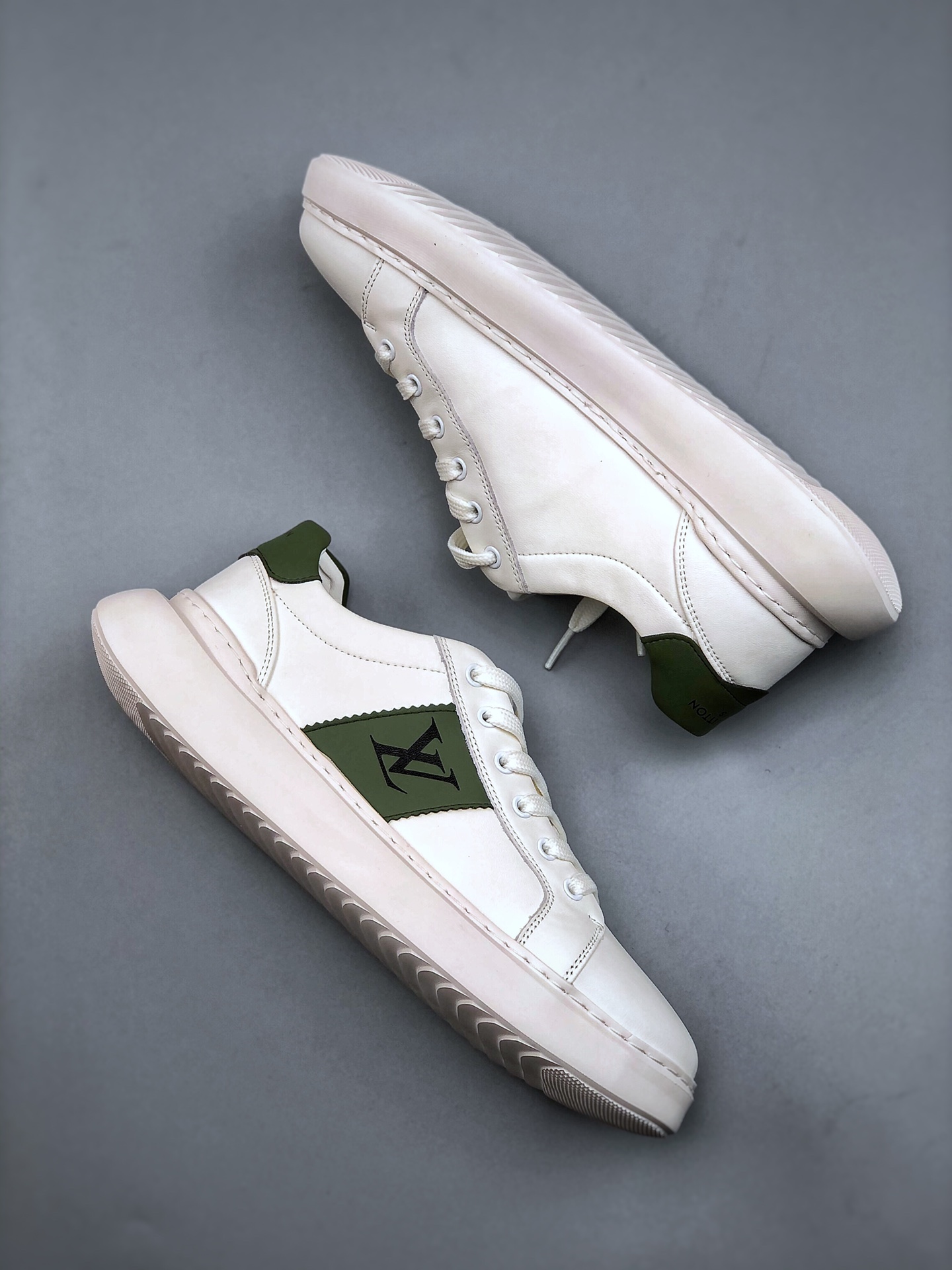 380 新货Louis Vuitton  LV路易威登休闲文化运动板鞋系列