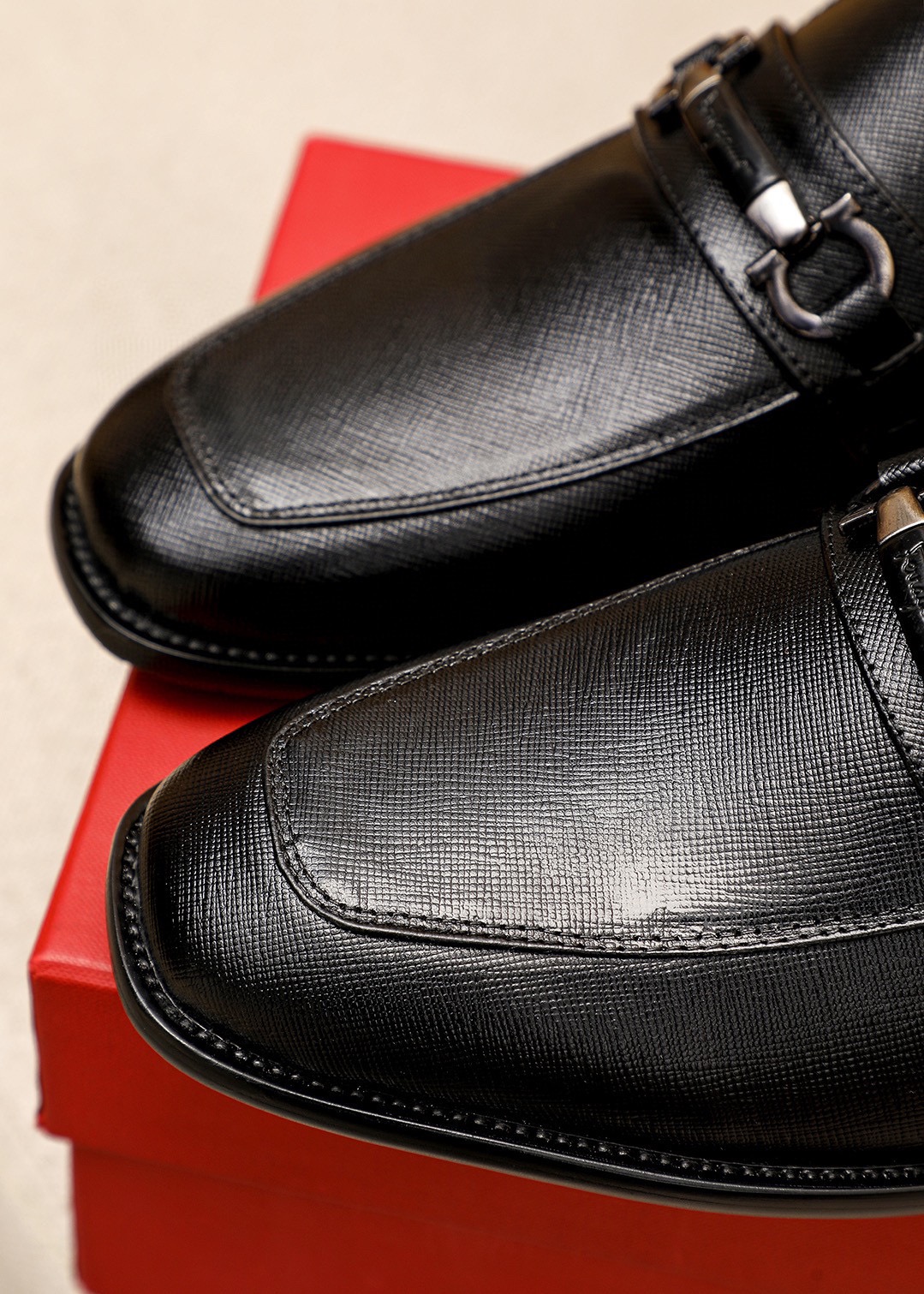 Salvatore Ferragamo Men's Black Leather Loafers with Metal Buckle(Size 38-44) 7 i1743993917 431 5