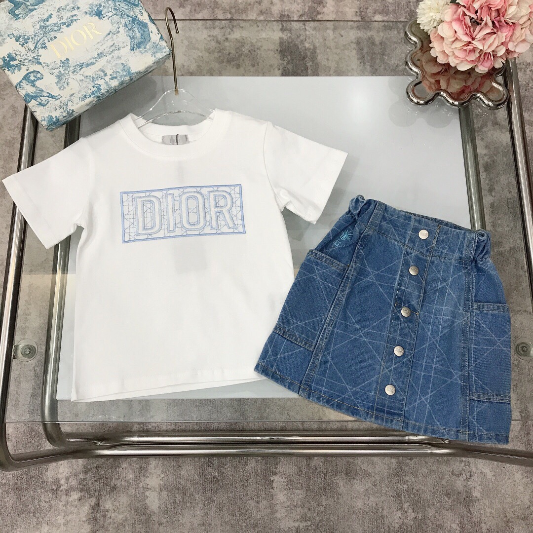 NO:211766,[Spot delivery] DIO* Limited series ~/SS New two-piece set [denograph skirt short sleeves] high-end rattan plaid denim skirt exquisite embroidered logo with embroidered logo short sleeves The whole set is simple and generous style High-end fashionable style The upper body effect is very good Color white Size-110-120-130-140-150 [CM] Requires counter packaging, clothes, dior, skirts, T-shirt,19860909【现货发】   DIO* 限定系列～/SS 新品两件套【牛仔半裙短袖】高级藤格纹牛仔半裙精致刺绣LOGO标志搭配刺绣logo短袖 整套简单大方款式 高级时髦款 上身效果非常好 颜色白色 尺码-110-120-130-140-150【CM】 需要专柜包装元,衣服,dior,skirts,T-shirt,,Children's