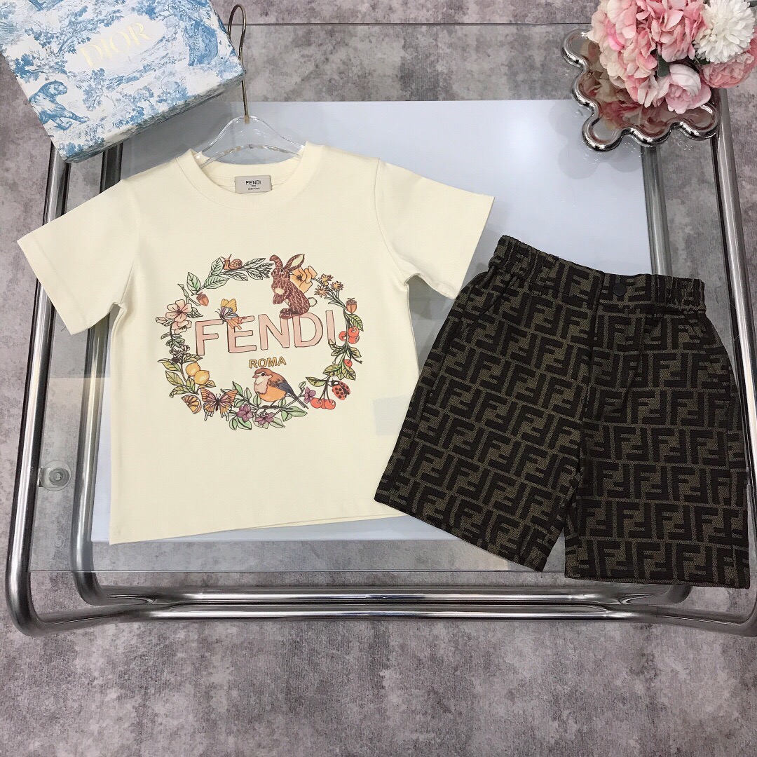NO:211727,[Spot delivery] FEND* brother and sister style ~ Limited series Pure cotton short-sleeved jacquard denim shorts Pure cotton texture Soft and delicate exquisite style Original 1:1 gram weight 240G ~ Painted garland on chest FF print design Fully jacquard denim classic old-color shorts Show elegance and handsomeness Soft and comfortable Skin-friendly and not tied The upper body effect is excellent Color pink Apricot size--120-130-140-150 [CM] Counter packaging 70, Clothes, fendi, shorts, T-shirt,19860909【现货发】  FEND*兄妹款～限定系列 纯棉短袖提花牛仔短裤 纯棉质地 柔软细腻 精致款 原版1:1打造 克重240G打造～胸前彩绘花环FF印花设计 全面提花牛仔经典老花色系短裤 尽显优雅跟帅气 柔顺舒适 亲肤不扎 上身效果极好 颜色粉色 杏色  size尺码--120-130-140-150【CM】 专柜包装70,衣服,fendi,shorts,T-shirt,,Children's
