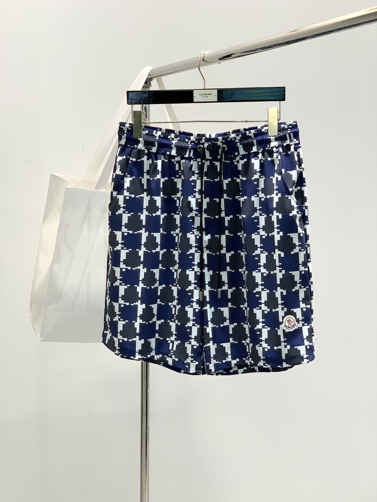 NO:138447,Clothes, shorts P, Moncler cover, the latest summer products, available at the counter at the same time, original singles, fashionable and casual short-sleeved suit, comfortable upper body!  Eye-catching and highlighted, using imported original fabrics, top-grade printed craft letter pattern logo, simple but not lacking in fashion, fashionable and handsome on the upper body, digit L-3XL, christian louboutin, Moncler, shorts, T-shirt, alexander wang19860909衣服,短裤P,Moncler 蒙口,夏季最新品,专柜同步有售,原单狠货,时尚休闲短袖套装,上身舒适！吸睛而有亮点,采用进口原版面料,顶级印花工艺字母图案logo,简单而不失时尚,上身时尚帅气,码数L-3XL,,christian louboutin,Moncler,shorts,T-shirt,alexander wang,Men's clothing