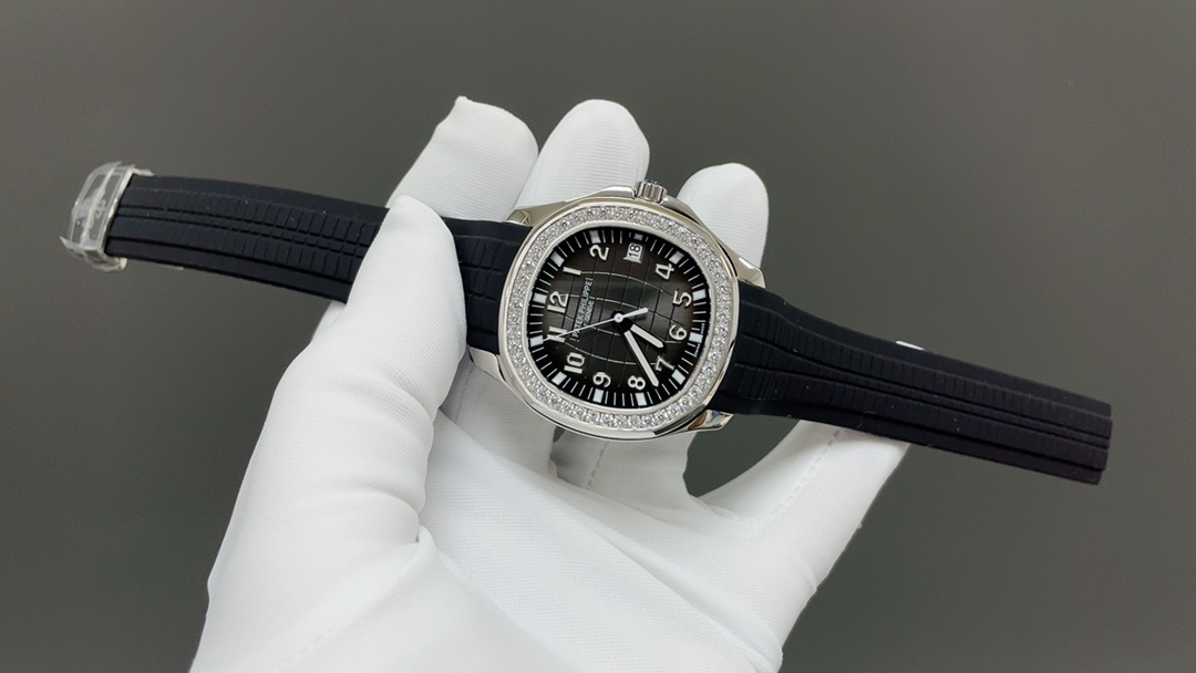 E7 Factory🌐“最强手雷” PP 百达翡丽AQUANAUT系列 DG1 手雷系列 男士机械腕表,5167A/5168G/5167R系列腕表——E7厂顶级高端牌腕表,顶级做工 全新工艺手工镶钻 尺寸男女可通用款 pp家族的手雷腕表!永看不腻百达.手雷”全网最佳解毒方案,全新版本。
1⃣️搭配定制版机Cal.324一体机自动上链机芯,机芯摆轮与原装相同位置!
2⃣️直径40MM!超薄厚度8.4mm
3⃣️316L精钢壳套!
3⃣️蓝宝石水晶玻璃镜面!匠心力作 全网体验最佳的百达.精致之作,尽享奢华,您值得拥有🌐