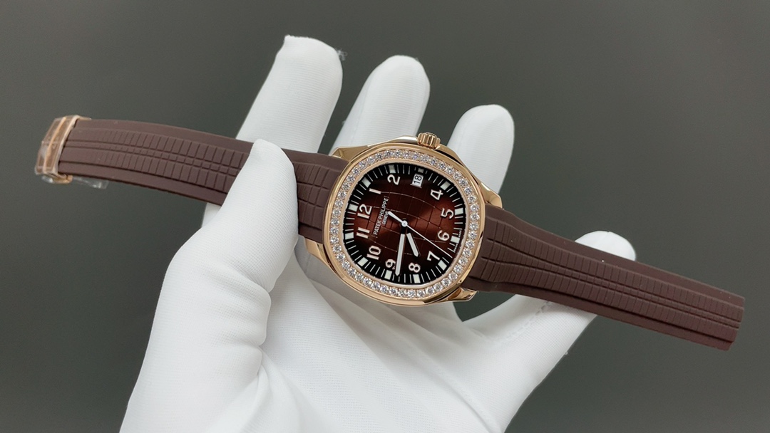 E7 Factory🌐“最强手雷” PP 百达翡丽AQUANAUT系列 DG1 手雷系列 男士机械腕表,5167A/5168G/5167R系列腕表——E7厂顶级高端牌腕表,顶级做工 全新工艺手工镶钻 尺寸男女可通用款 pp家族的手雷腕表!永看不腻百达.手雷”全网最佳解毒方案,全新版本。
1⃣️搭配定制版机Cal.324一体机自动上链机芯,机芯摆轮与原装相同位置!
2⃣️直径40MM!超薄厚度8.4mm
3⃣️316L精钢壳套!
3⃣️蓝宝石水晶玻璃镜面!匠心力作 全网体验最佳的百达.精致之作,尽享奢华,您值得拥有🌐