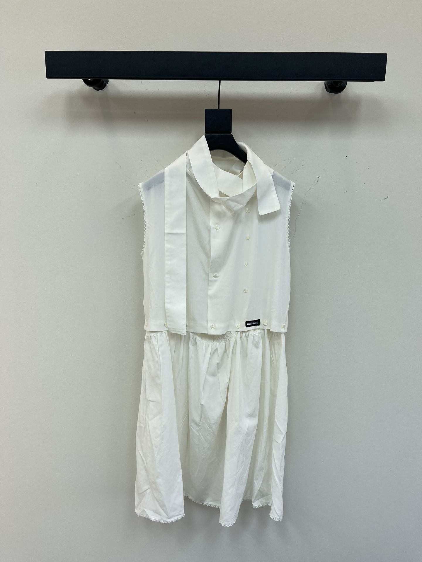 NO:330143,Miumi*25 new Miu-style girlish style fashionable molecular deconstruction dress!  How to wear one piece of clothing!  Scarf-style streamer neck vest buckle puffy skirt, embroidered water-soluble lace design, sweet and cool, and age-reducing outfit. It is not picky about people, and the upper body looks huge and slim!  The quality of workmanship depends on the details!  SML, miumiu, skirts, alexander wang19860909Miumi*25新款缪系少女风 时髦分子解构式连衣裙！一衣多穿法！围巾式飘带领背心拆扣蓬蓬半裙,刺绣水溶花边设计甜酷兼备减龄穿搭.不挑人版型上身巨显瘦！做工品质看细节！SML,,miumiu,skirts,alexander wang,Women's clothing