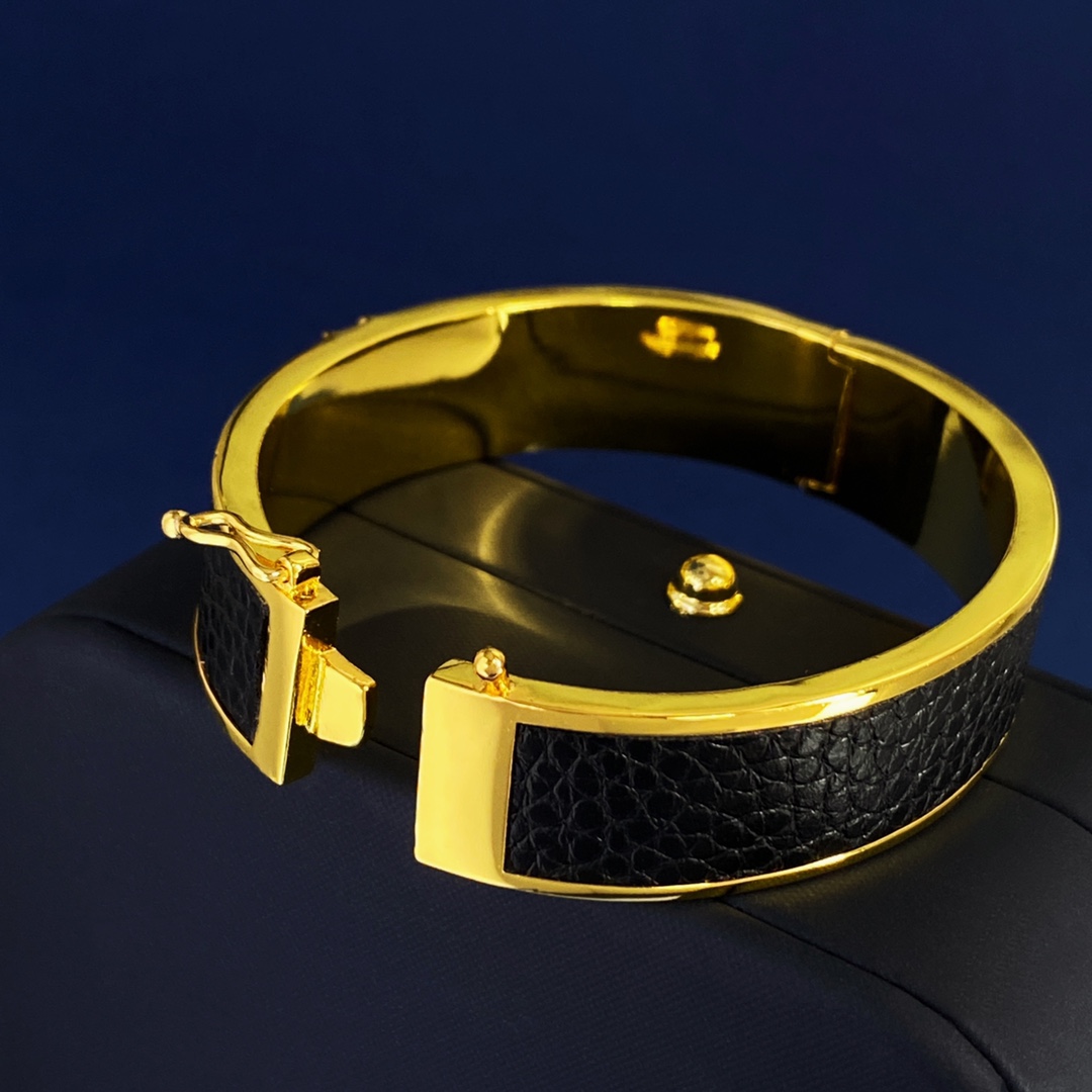 YSL St. Roland Wood and PU Leather Bracelet: Brass, Gold, 6cm x 4.7cm, 35.84g - 图片 9