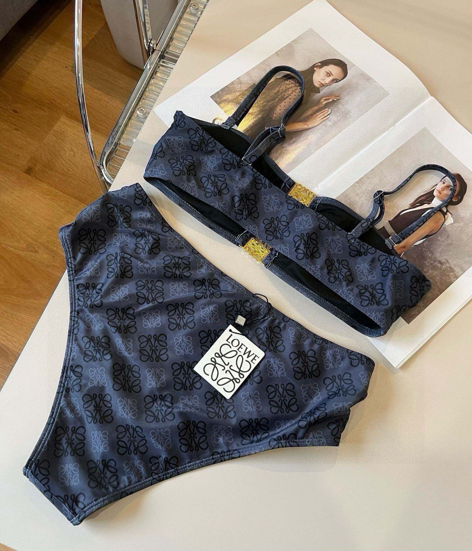 。
新款分体对版五金😍🥰适合多种场景的游泳衣🏊‍♀️海边 游泳池 温泉 水上乐园 漂流都可以😌内搭也完全