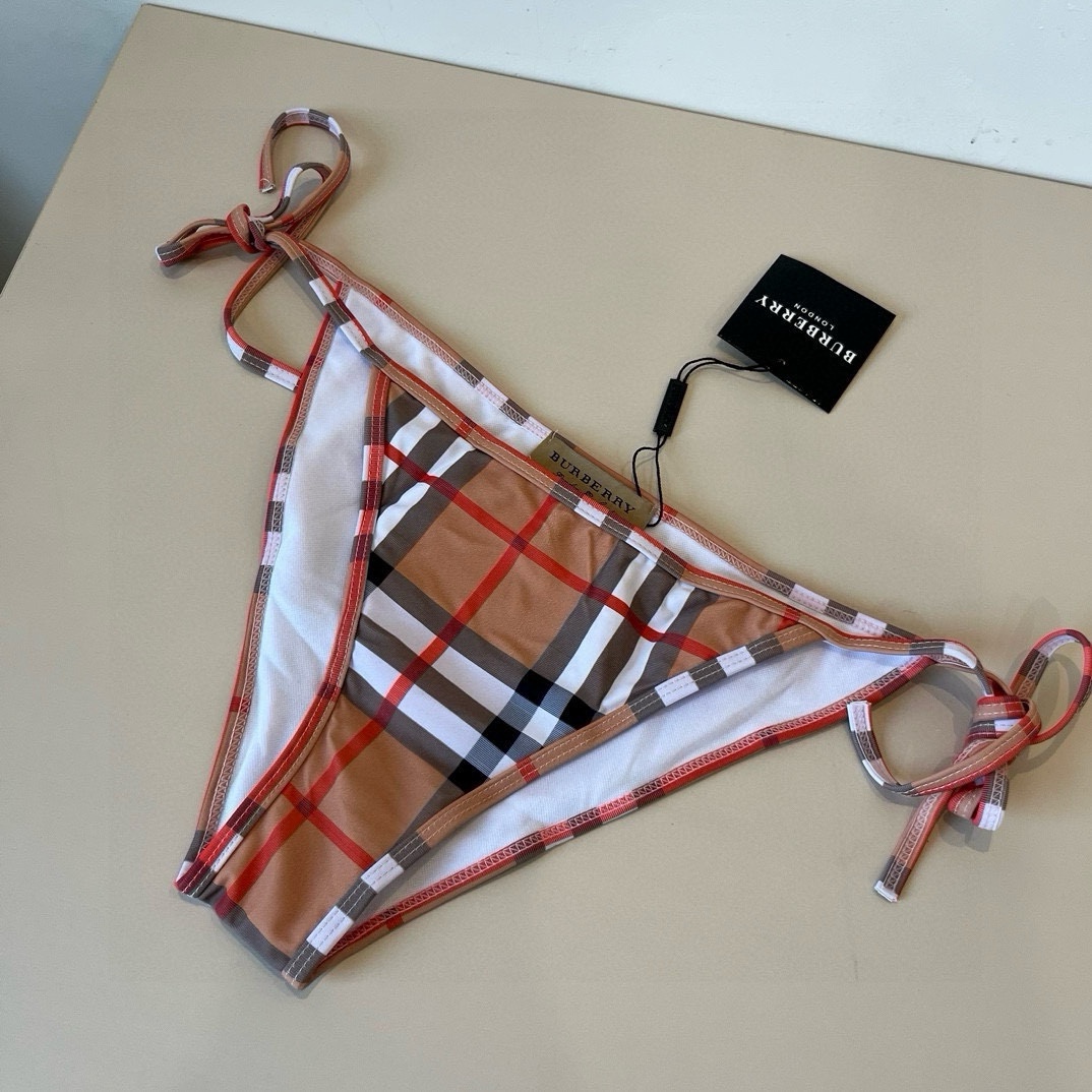 。


Burberry巴宝莉经典英伦格泳衣，实物实在太美了！拍不出来它的美😍谁穿谁美！很值得入手✋ S