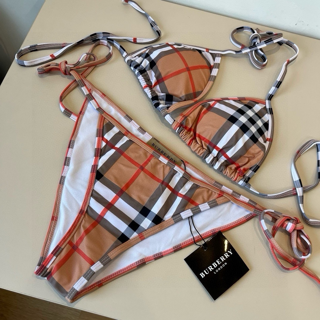 。


Burberry巴宝莉经典英伦格泳衣，实物实在太美了！拍不出来它的美😍谁穿谁美！很值得入手✋ S
