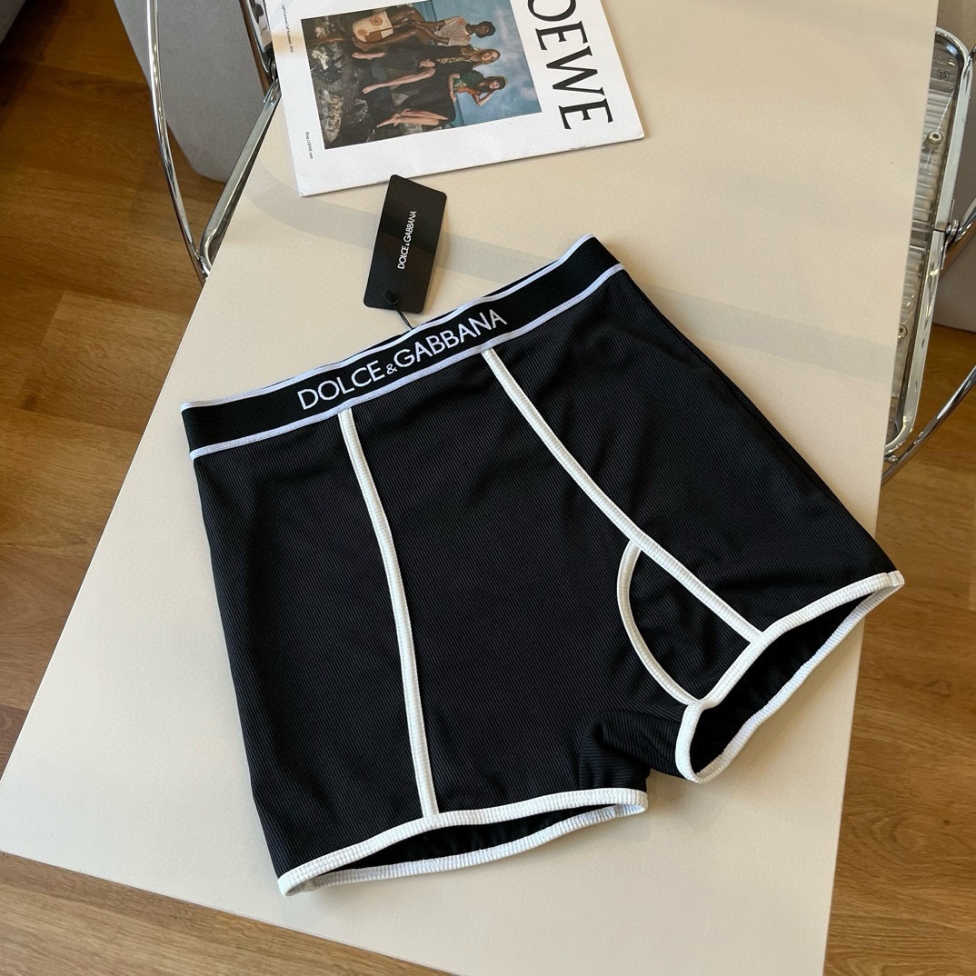 。
D&G杜嘉班纳新款分体泳衣😍🥰适合多种场景的游泳衣🏊‍♀️海边 游泳池 温泉 水上乐园 漂流都可以😌