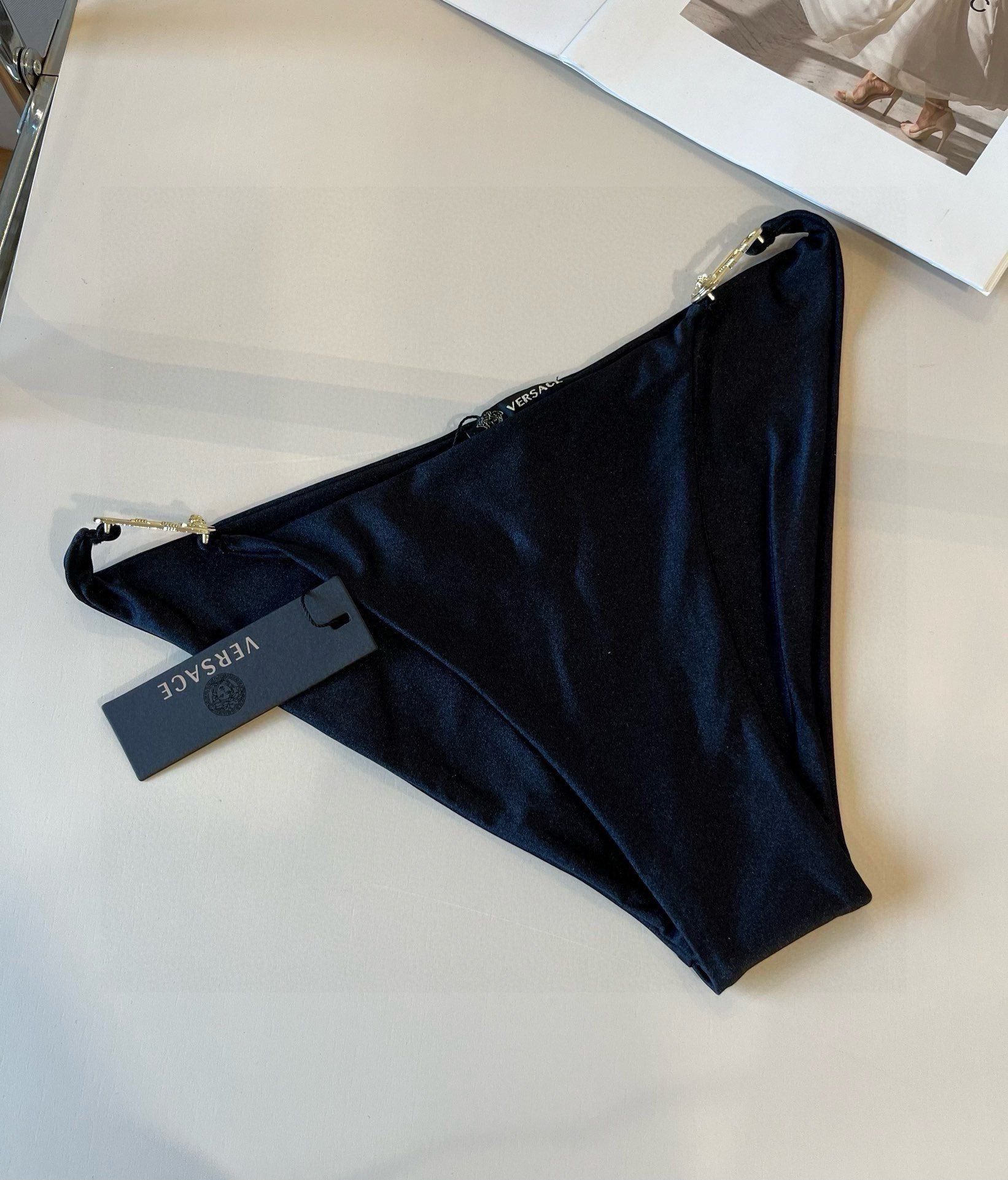。
范思哲官方新款泳衣比基尼👙，高端定制，S M L XL