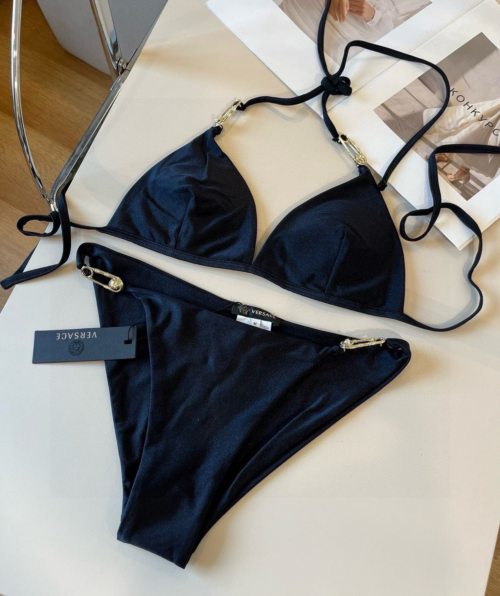 。
范思哲官方新款泳衣比基尼👙，高端定制，S M L XL