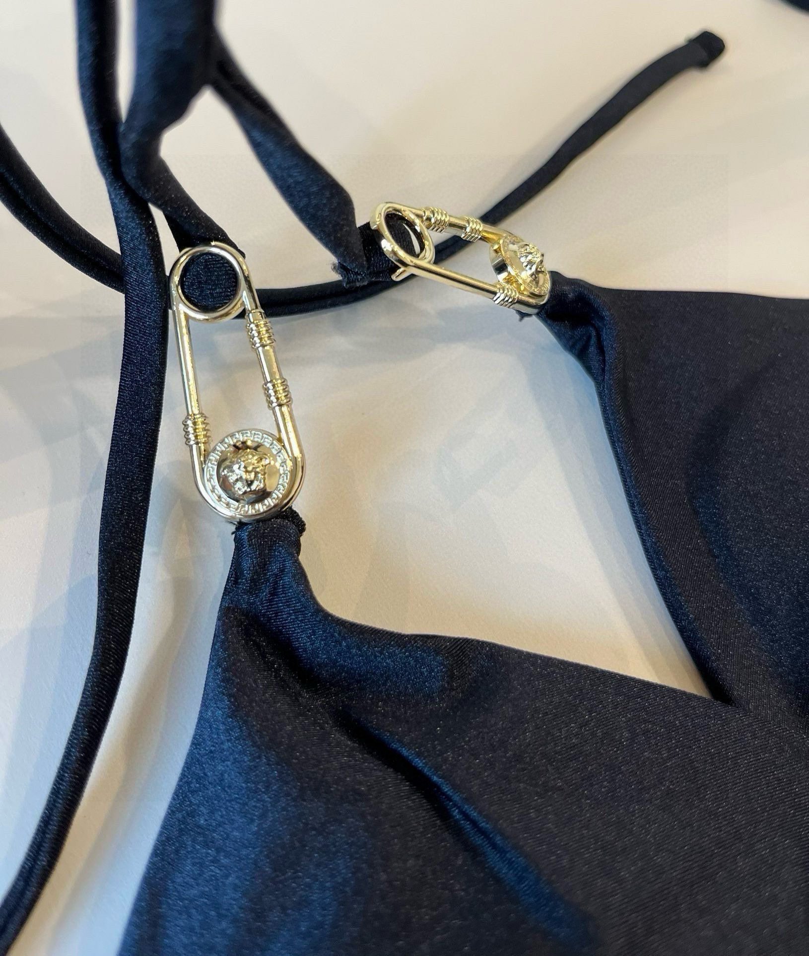 。
范思哲官方新款泳衣比基尼👙，高端定制，S M L XL