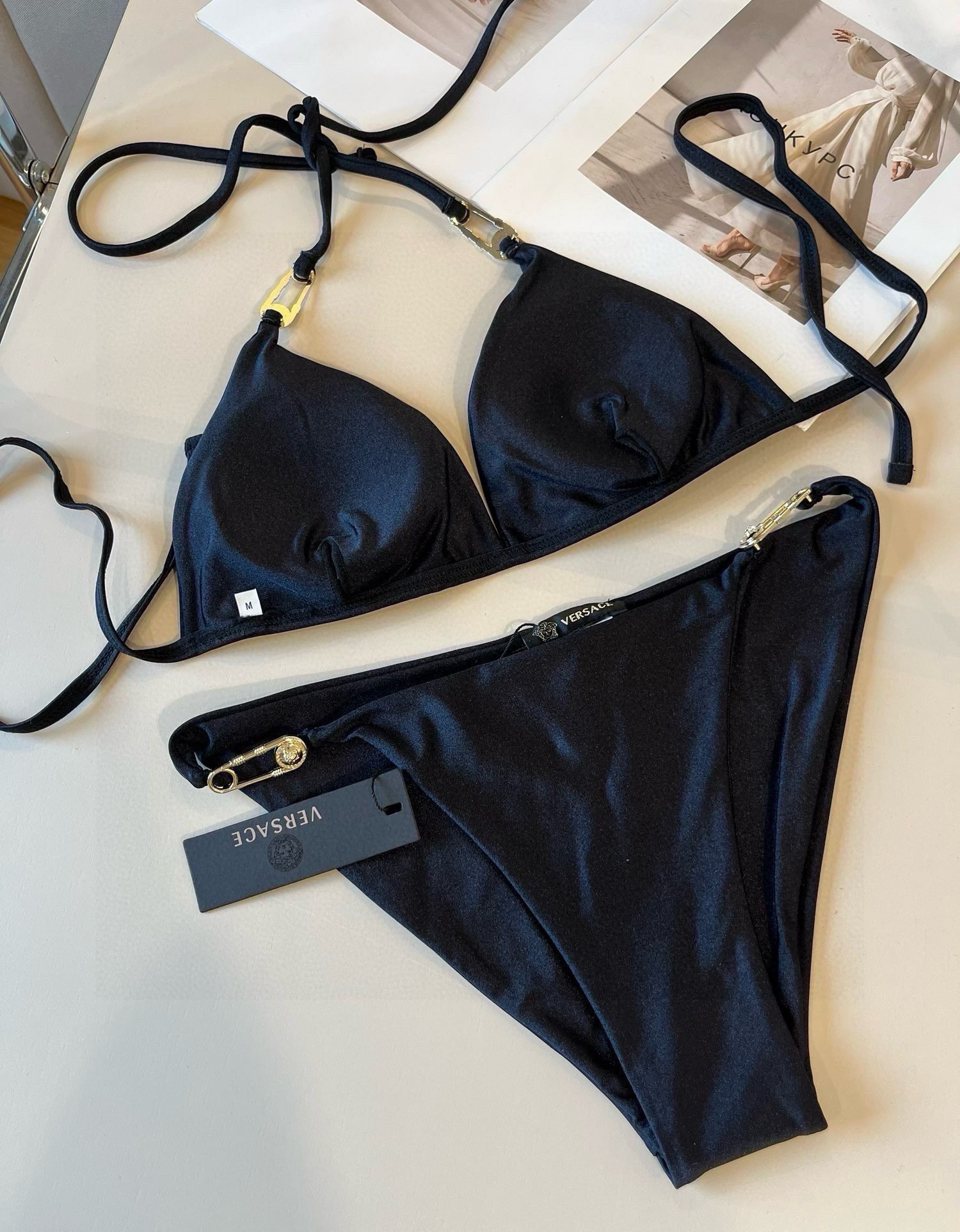 。
范思哲官方新款泳衣比基尼👙，高端定制，S M L XL