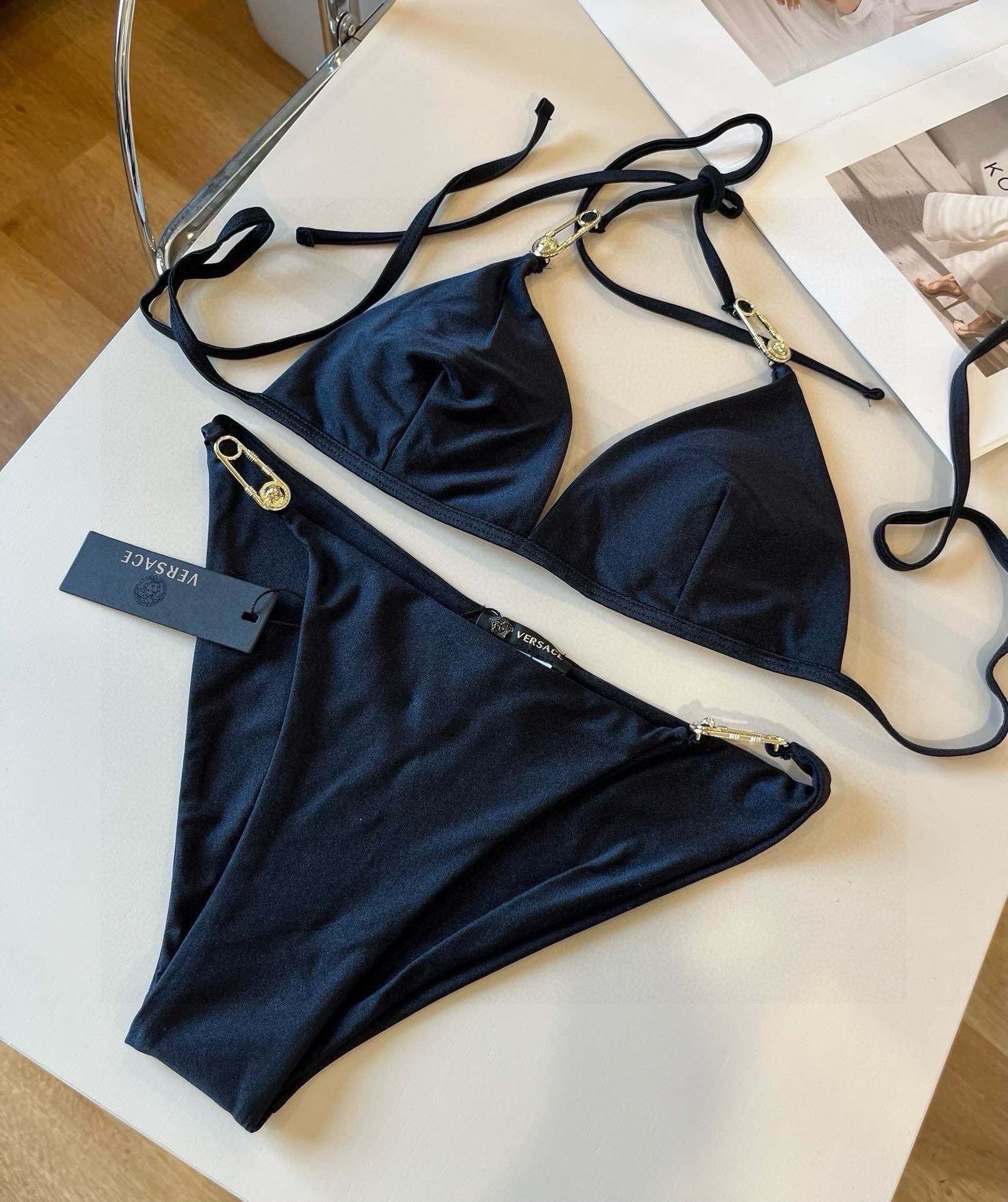 。
范思哲官方新款泳衣比基尼👙，高端定制，S M L XL