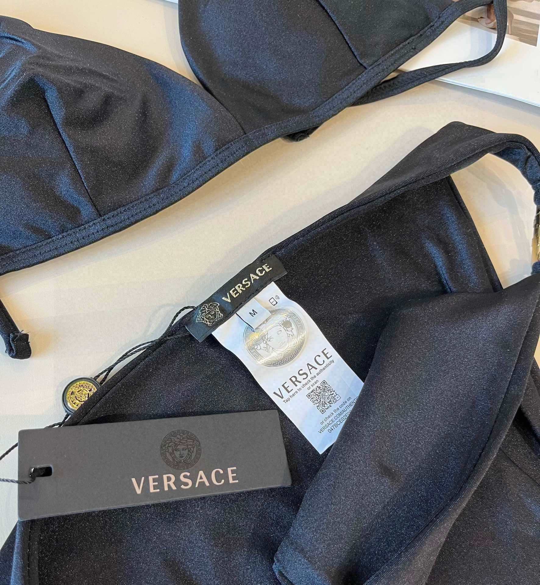 。
范思哲官方新款泳衣比基尼👙，高端定制，S M L XL