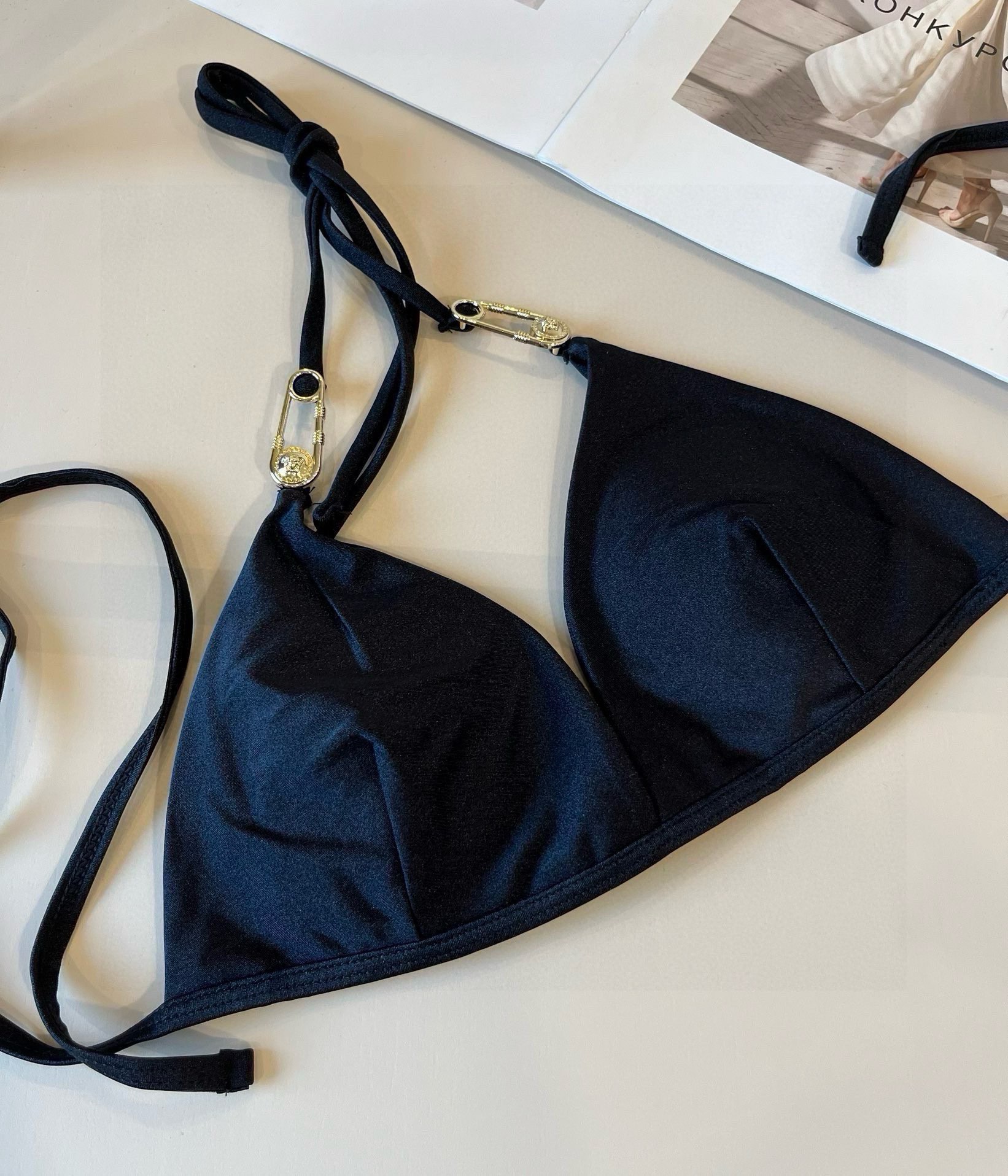 。
范思哲官方新款泳衣比基尼👙，高端定制，S M L XL
