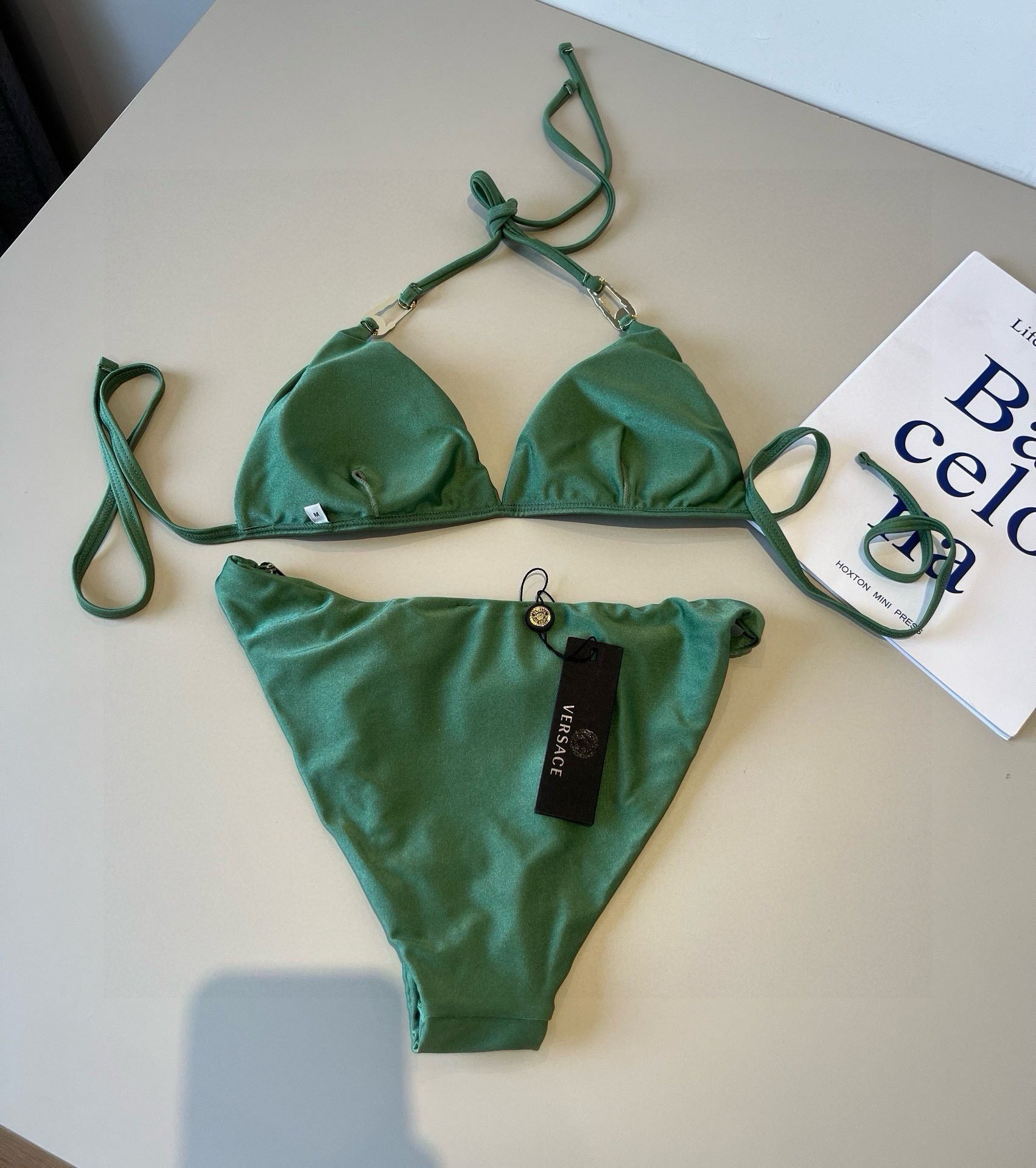 。
范思哲官方新款泳衣比基尼👙，高端定制，S M L XL