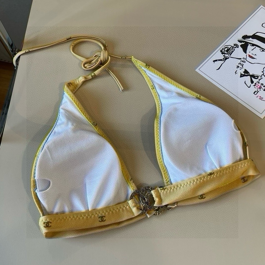 。
Chanel比基尼泳衣  😍🥰适合多种场景的游泳衣🏊‍♀️海边 游泳池 温泉 水上乐园 漂流都可以😌