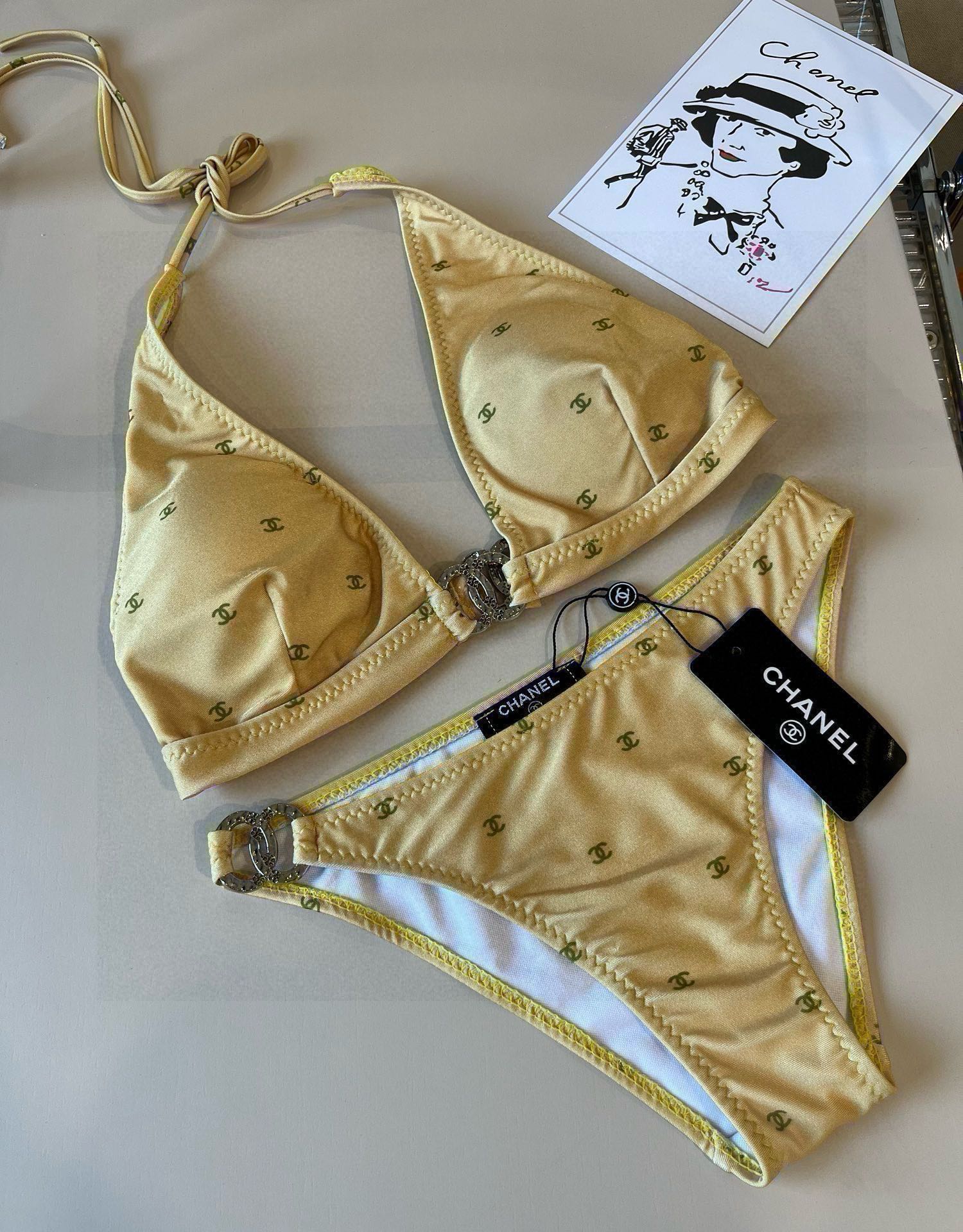 。
Chanel比基尼泳衣  😍🥰适合多种场景的游泳衣🏊‍♀️海边 游泳池 温泉 水上乐园 漂流都可以😌