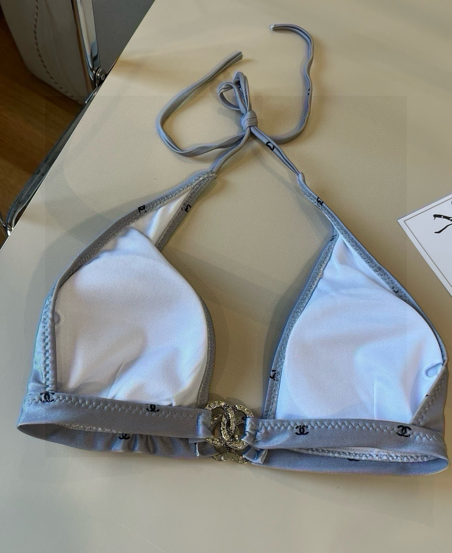。
Chanel比基尼泳衣  😍🥰适合多种场景的游泳衣🏊‍♀️海边 游泳池 温泉 水上乐园 漂流都可以😌