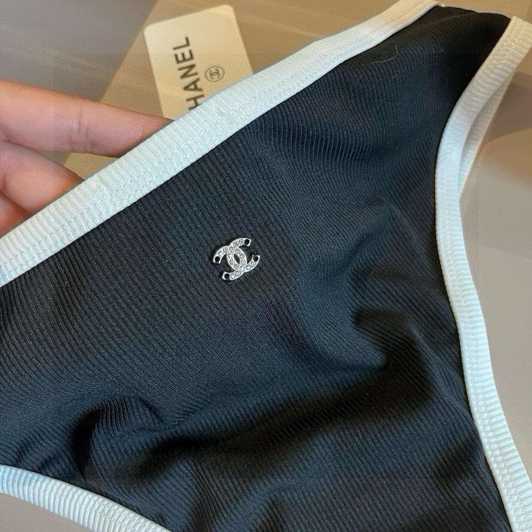 。

Chanel香奈儿中古针织比基尼👙，分体泳衣，S M L XL