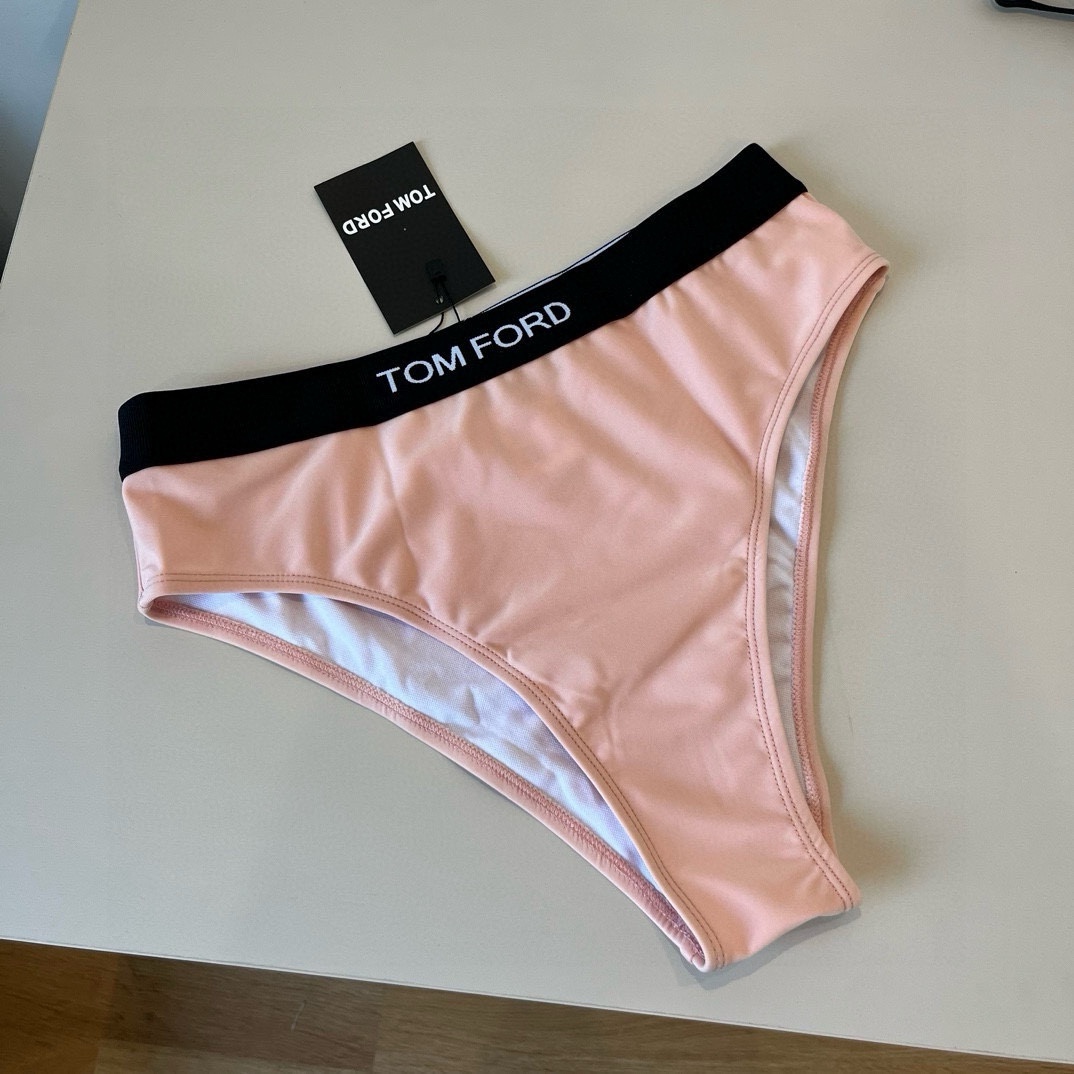 。
TOMFORD新款比基尼中古套装  吊带背心 三角打底裤分体泳衣 S M L X L