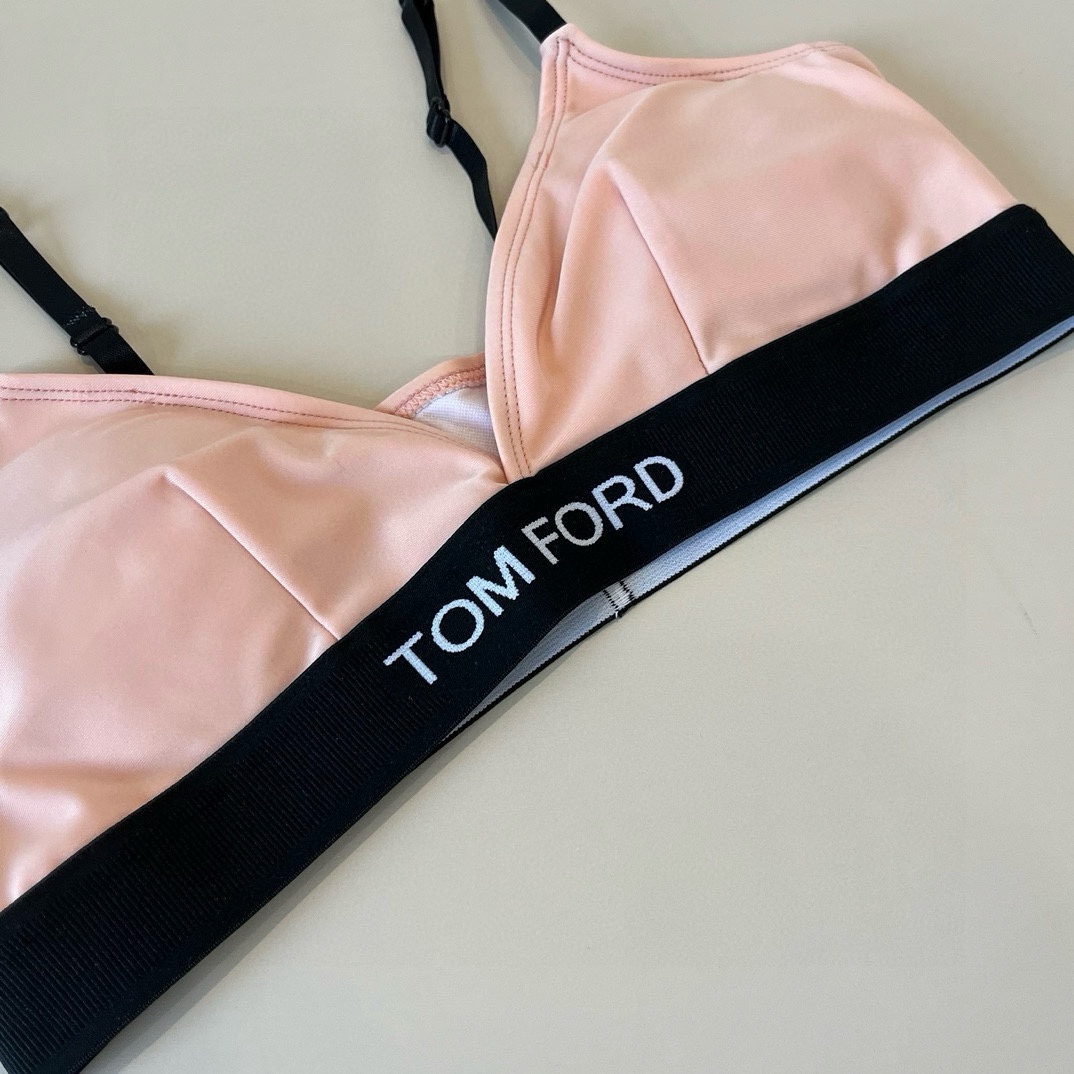 。
TOMFORD新款比基尼中古套装  吊带背心 三角打底裤分体泳衣 S M L X L