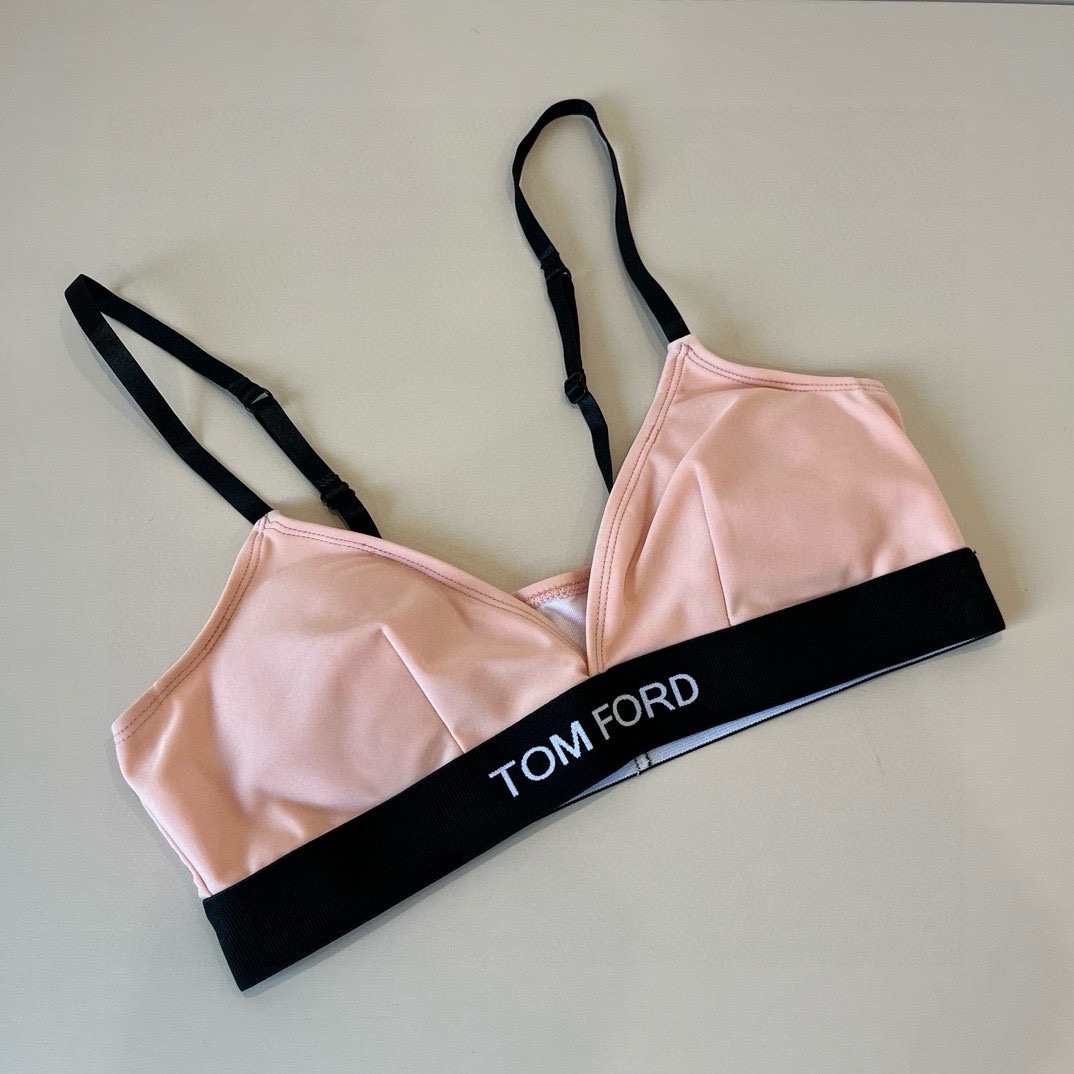 。
TOMFORD新款比基尼中古套装  吊带背心 三角打底裤分体泳衣 S M L X L
