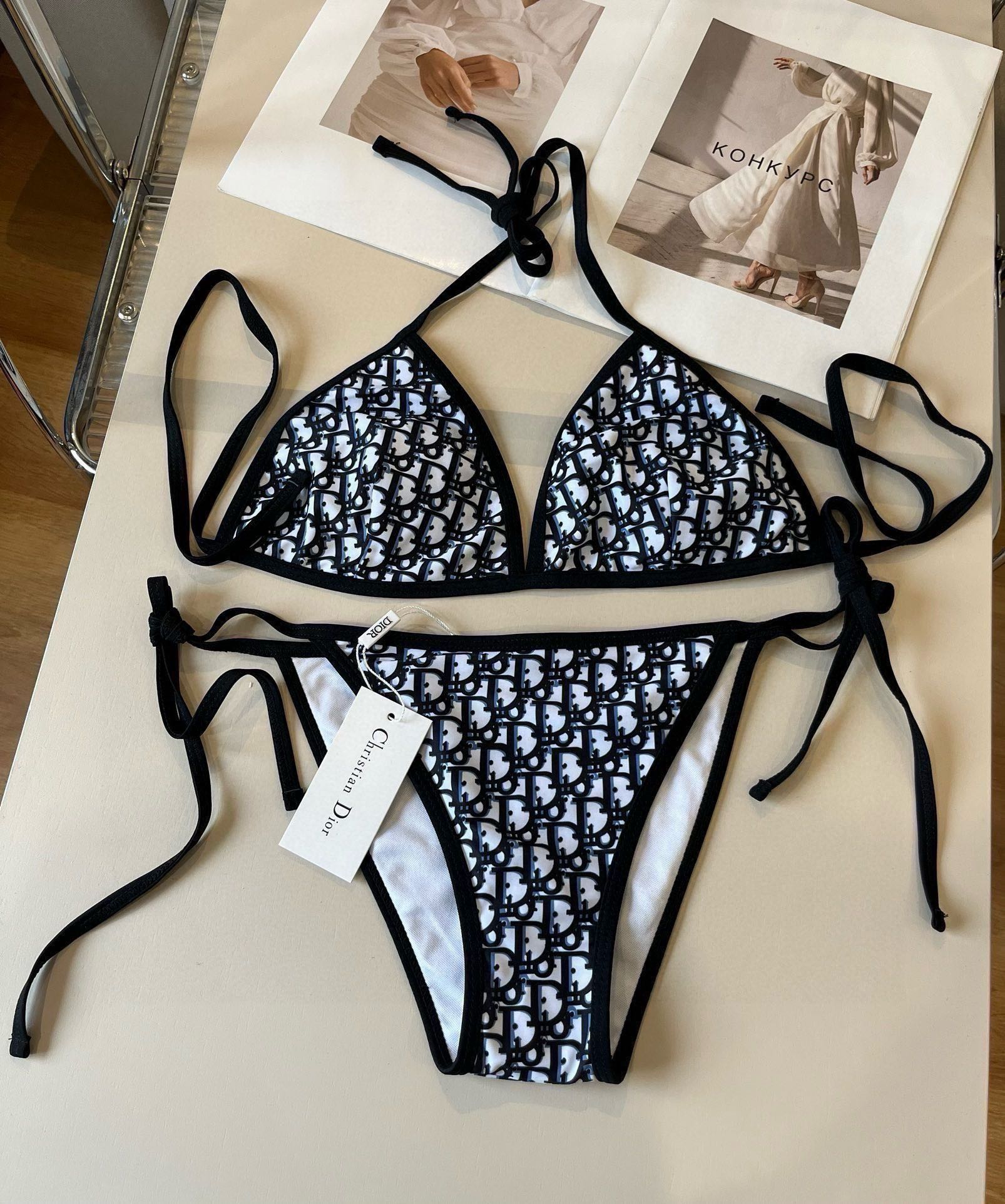 。
Dior迪奥 经典比基尼👙❤️😍🥰适合多种场景的游泳衣🏊‍♀️海边 游泳池 温泉 水上乐园 漂流都可