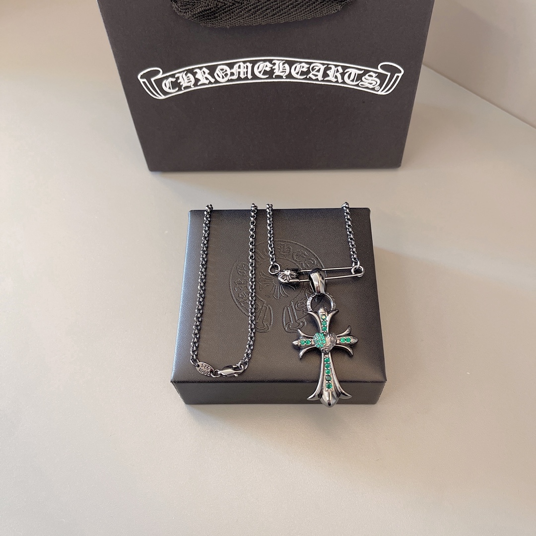 NO:109362,chklaula inlaid with green diamond double cross pin black gun necklace female retro black punk silver male and female necklace, jewelry boutique, necklace19860909ch克啰伈镶绿钻双十字架别针黑枪项链女复古黑色朋克泰银男女项链,饰品精品,necklace,Jewelry