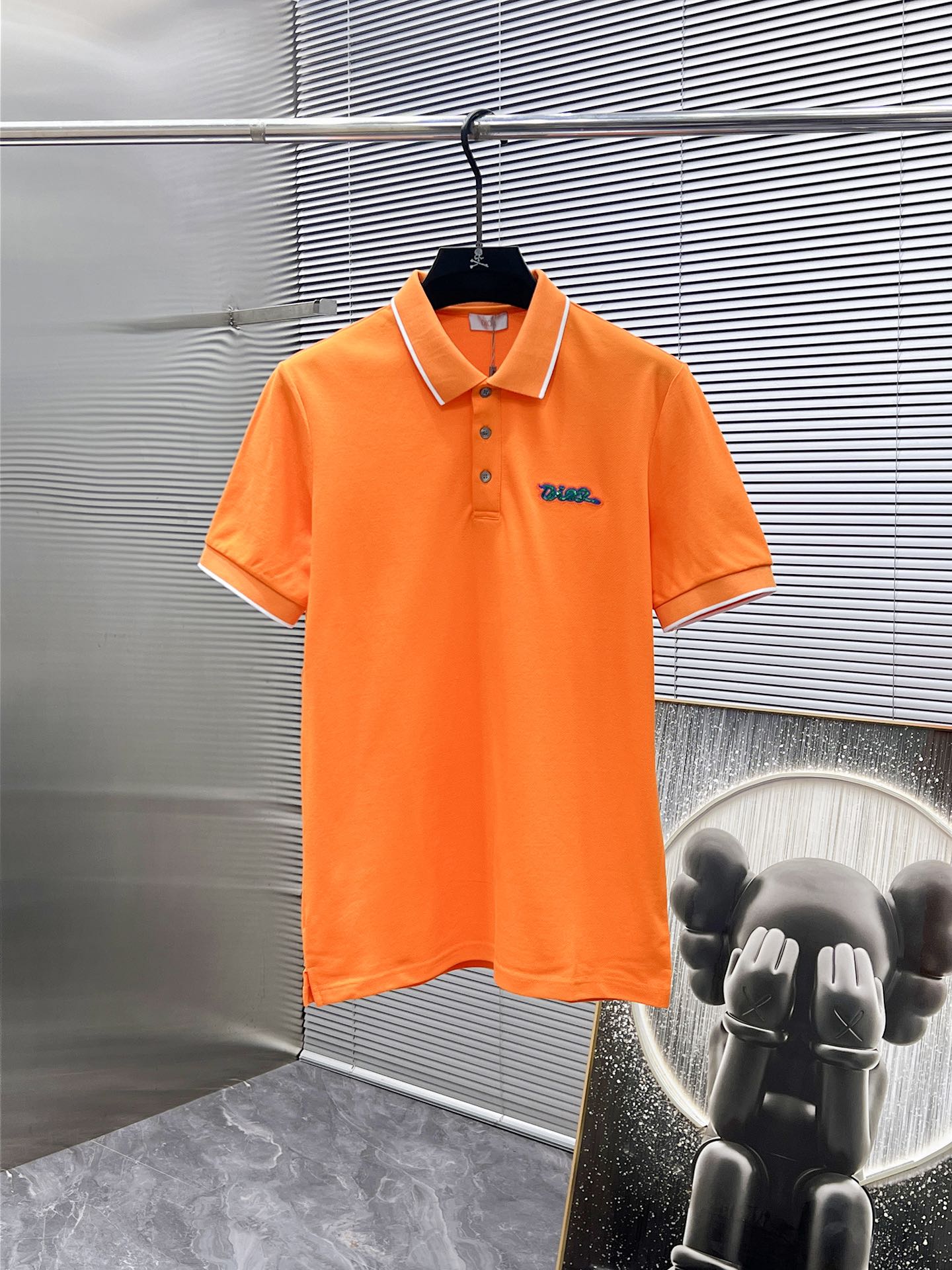 NO:140858,Dior ss summer new style, lapel short-sleeved T-shirt, POLO shirt, high-end version!  Customized fabrics for counters are breathable and comfortable, with impeccable details, and the brand element design concept reflects high quality. The feel is delicate and soft!  It is casually cut, with a great upper body style!  Code number M-3XL, dior,dior,T-shirt,tees,t-shirt,alexander wang19860909迪奥 Dior ss夏季新款 翻领短袖T恤 POLO衫,高端版本！专柜定制面料 透气舒适度高,细节无可挑剔,品牌元素设计理念,体现高品质.手感细腻柔软！呈现休闲裁剪,上身版型超赞！码数M-3XL,,dior,dior,T-shirt,tees，t-shirt,alexander wang,Men's clothing