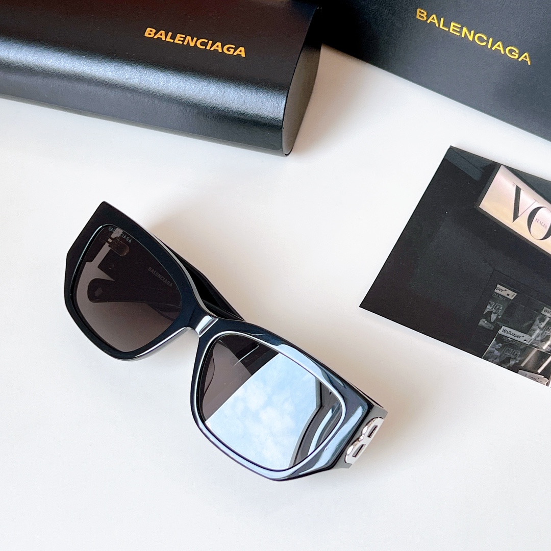 BALENCIAG* Modelo: BB0361SK Tamaño: 62口15-145
