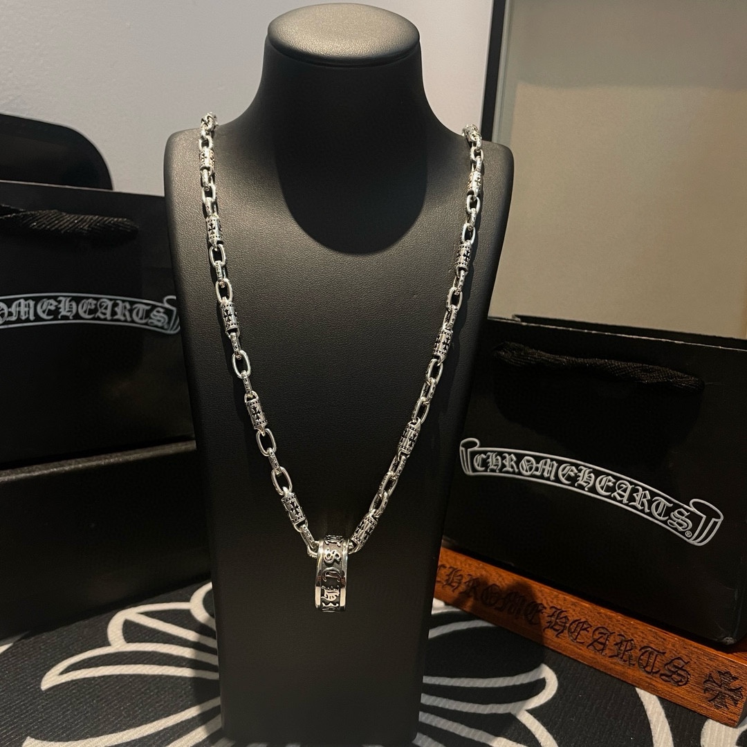 NO:109550,TikTok/Kuaishou/ins/Xiaohongshu/Live Hot, New [Counter Quality] Chrome Hearts Cross Necklace, Ring Pendant, Concave and Convex and Convex Scout Flowers are Croxin's ambition, so they last forever. Genuine version of Chrome Hearts Croxin, different market light version, benchmark quality, look at the details of the letter printing, retro old gray oxygen level. Seiko version!  !  !  Pure handmade ~ Authentic model opening must-have fashion and fashion, both men and women can wear it, same style for couples, original official website, rock punk style silver style, retro elements, trendy and versatile!  , jewelry boutique, chrome hearts, chrome hearts, necklace, ring19860909批 抖音/快手/ins/小红书/直播热门 ,新款【专柜品质】Chrome Hearts克罗心十字架项链 ,戒指吊坠,凹凸造型不同的花纹设计风格 呈现出与众不同 十字架 童军花是克罗心的志 所以更经久不衰 正品打版Chrome Hearts克罗心 区别市场普通轻版 对版对标品质 看字印细节 复古做旧灰氧程度.精工版本！！！ 纯手工打造 ～正品开模潮流时尚必备 男女均可佩戴 情侣同款 官网原版 摇滚朋克泰银风格 复古元素 潮流百搭！,饰品精品,chrome hearts,chrome hearts,necklace,ring,Jewelry