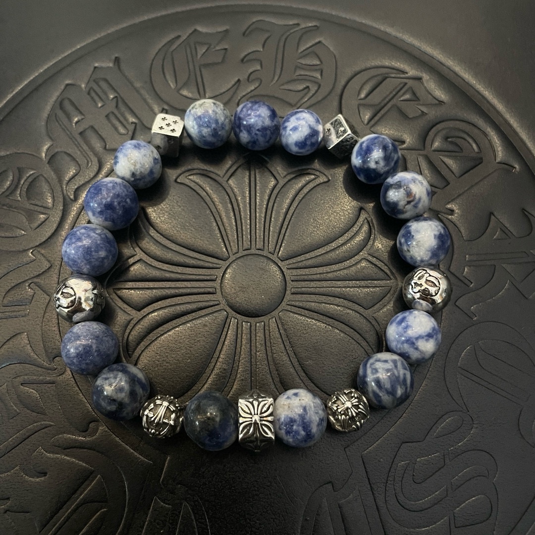 NO:111300,Batch New Model [Counter Quality] Chrome Hearts Croxin Classic Retro Multi-Element Bracelet Bracelet, Kuaishou/ins/Little Red Book Popular, Different Concave and Convex Scout Flowers present unique styles. Cross Scout Flowers are Croxin's logo, so they last longer. Genuine version Chrome Hearts Croxin Difference to the market ordinary light version, match the quality of the version, look at the details of the letter printing, retro and old gray oxygen level. Seiko version!  , jewelry boutique, chrome hearts, chrome hearts, bracelet19860909批 新款【专柜品质】Chrome Hearts克罗心 经典复古多元素手串手链 ,快手/ins/小红书热门,凹凸造型不同的花纹设计风格呈现出与众不同 十字架童军花是克罗心的标志 所以更经久不衰 正品打版Chrome Hearts克罗心 区别市场普通轻版 对版对标品质 看字印细节 复古做旧灰氧程度.精工版本！,饰品精品,chrome hearts,chrome hearts,bracelet,Jewelry