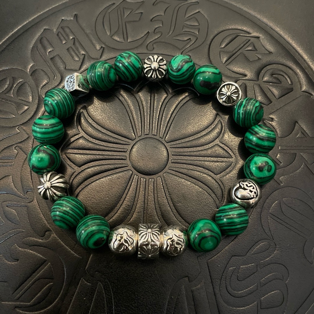 NO:109577,Batch New Model [Counter Quality] Chrome Hearts Croxin Classic retro multi-element bracelet, Xiaohongshu hot model, different concave and convex design styles present unique. Cross Scout Flower is Croxin's logo, so it lasts for a long time. Genuine version of Chrome Hearts Croxin, different from the market, benchmark the quality of the version, look at the details of the letter printing, the degree of retro old gray oxygen. Seiko version!  , jewelry boutique, chrome hearts, chrome hearts, bracelet19860909批 新款【专柜品质】Chrome Hearts克罗心 经典复古多元素手串手链 ,小红书热款,凹凸造型不同的花纹设计风格呈现出与众不同 十字架童军花是克罗心的标志 所以更经久不衰 正品打版Chrome Hearts克罗心 区别市场普通轻版 对版对标品质 看字印细节 复古做旧灰氧程度.精工版本！,饰品精品,chrome hearts,chrome hearts,bracelet,Jewelry