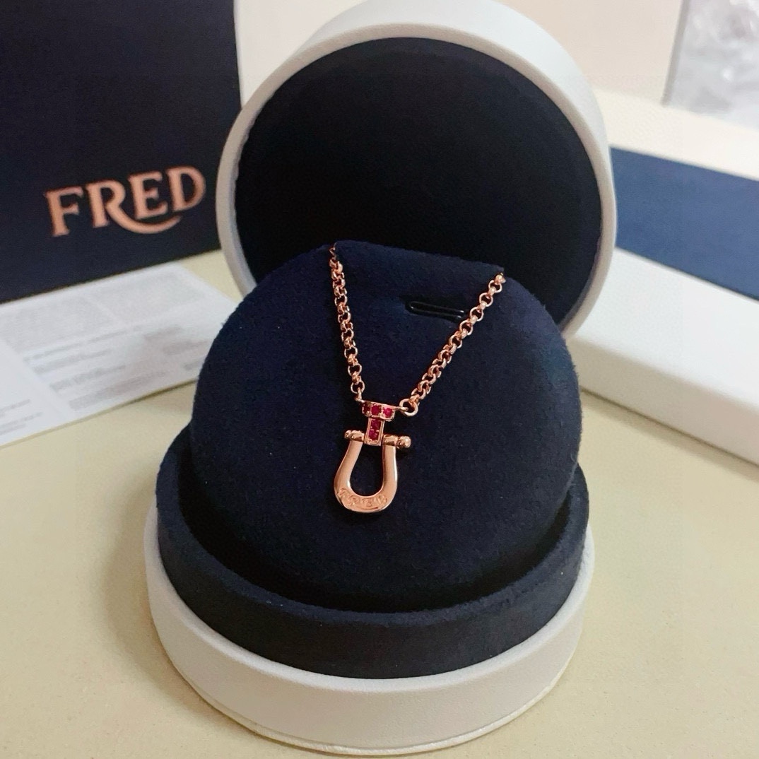 NO:111306,Feredman's drill horseshoe buckle necklace, high-end customization, counter material, thickened electroplating technology, logo, very iconic, simple and elegant, can be easily controlled whether it is daily outfit or special occasions, instantly improving the style and taste of the overall shape., jewelry quality, necklace19860909费雷德满钻马蹄扣项链,高端定制,专柜材质,加厚电镀工艺,带logo,非常有标志性,简洁大方,不管是日常穿搭还是特别场合都能轻松驾驭,瞬间提升整体造型的格调与品味.,饰品精品,necklace,Jewelry
