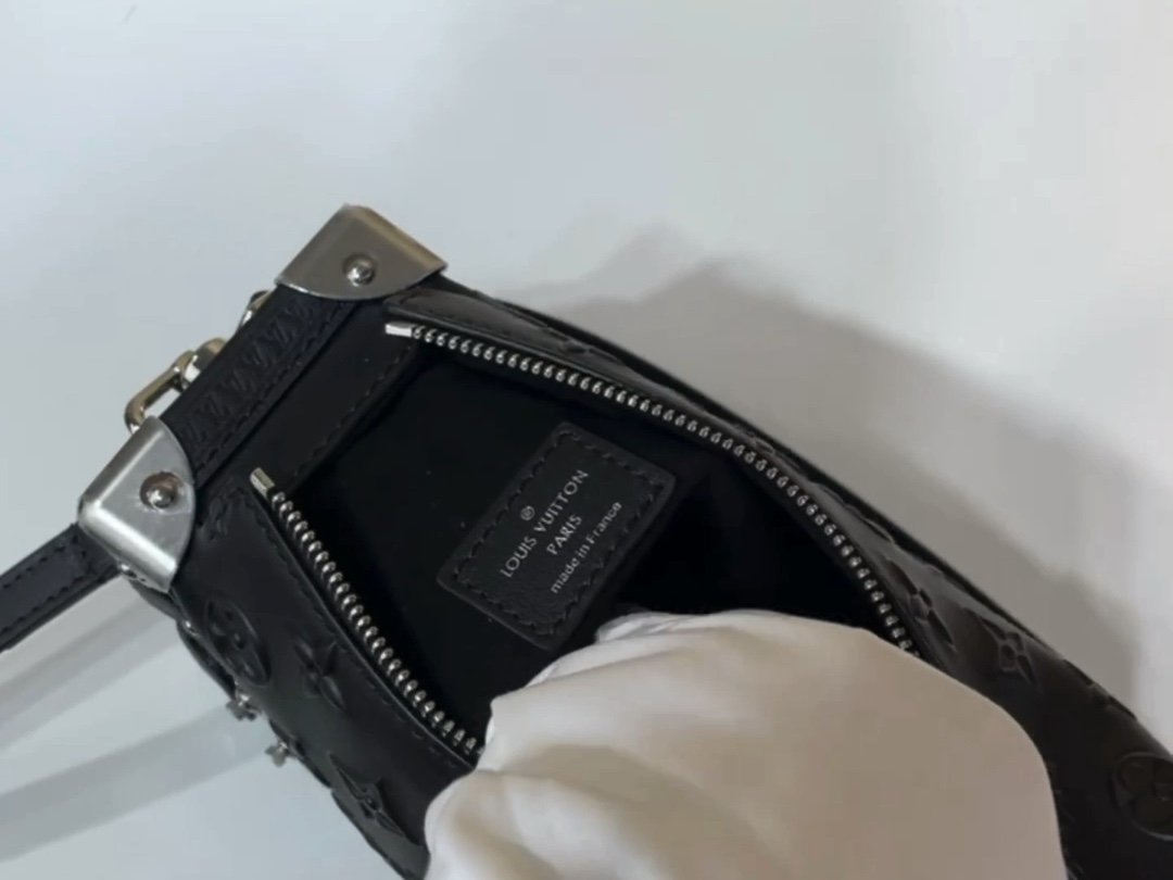 【SIDE TRUNK 中号手袋】 M14572 黑色（浮压纹）小视频