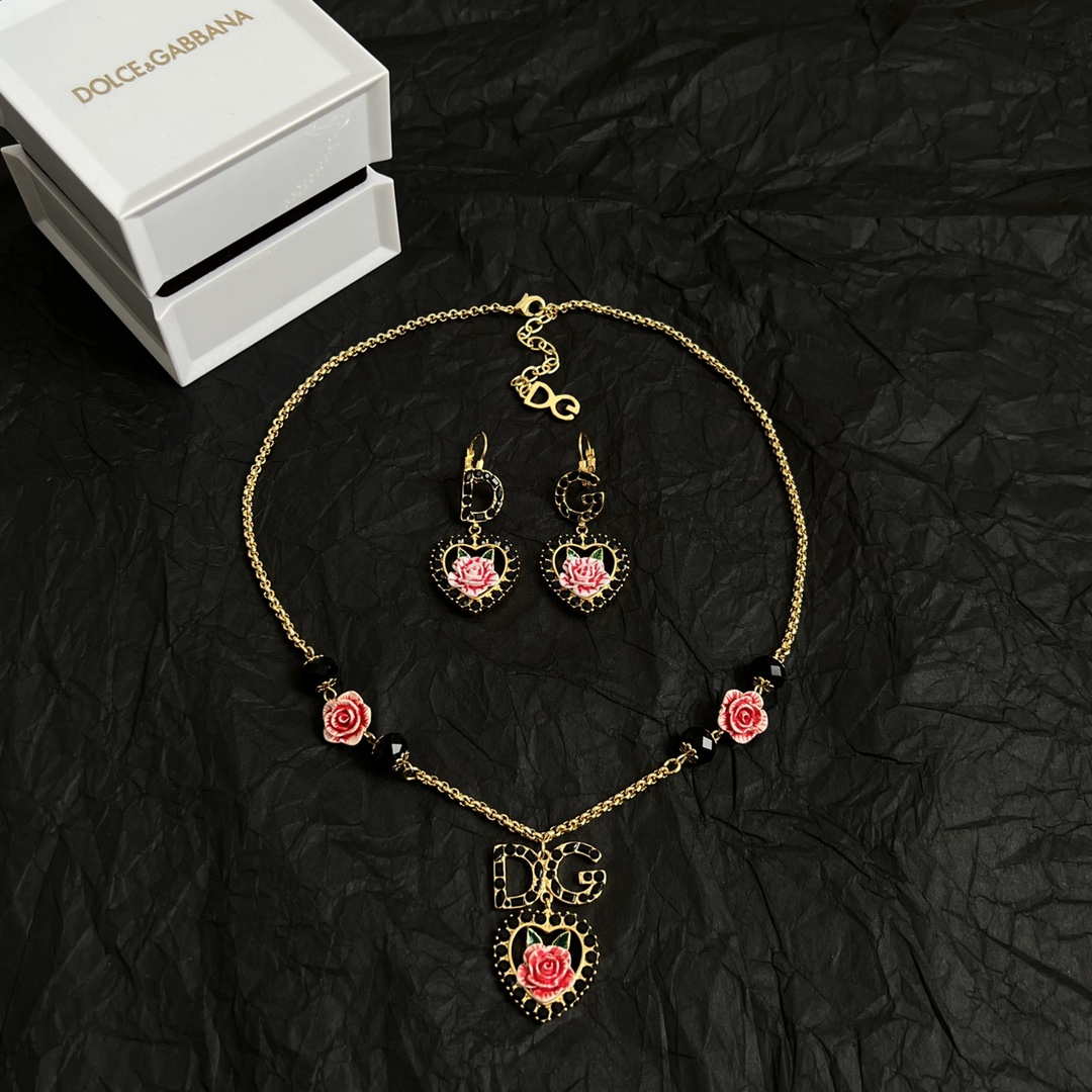 ¥380 Dolce & Gabbana, Douga Banner, DG letter show necklace! Decoration, brass, complexity - 图片 3