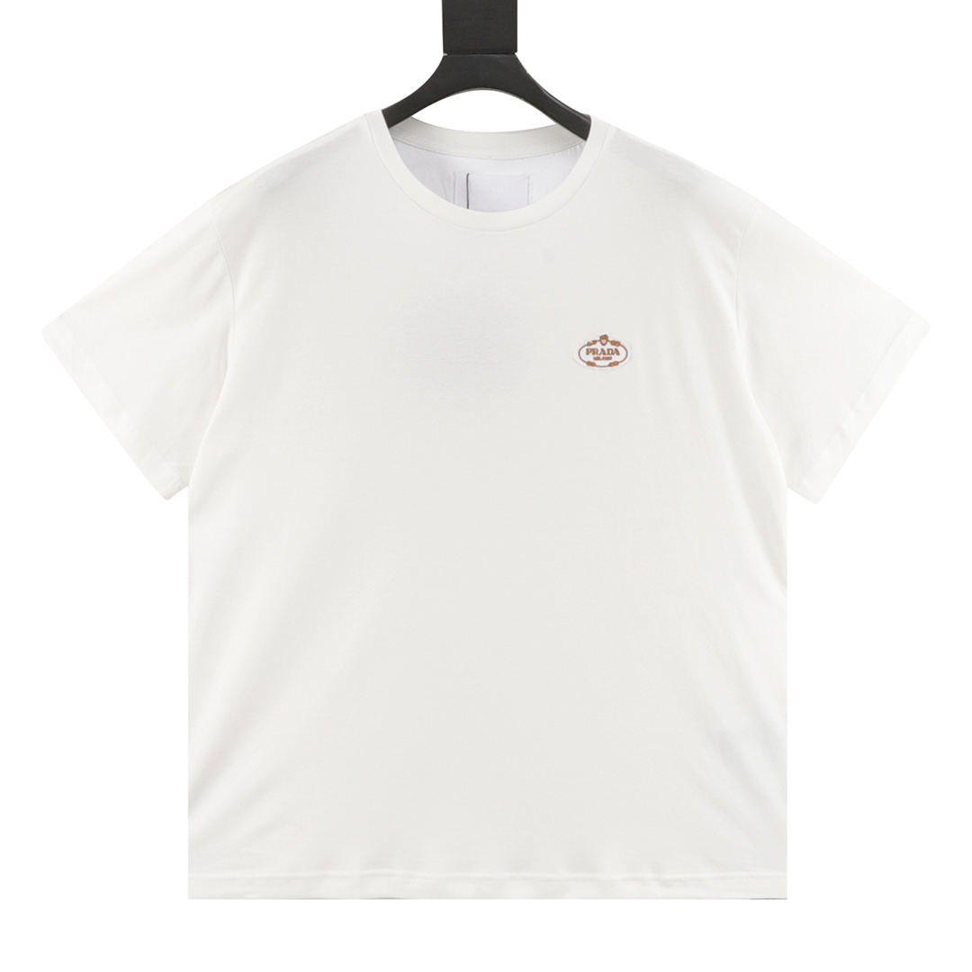 Las mangas cortas con cuello redondo y logotipo bordado con letras PRADA/Prada están hechas de tela de doble hilo 26S, …