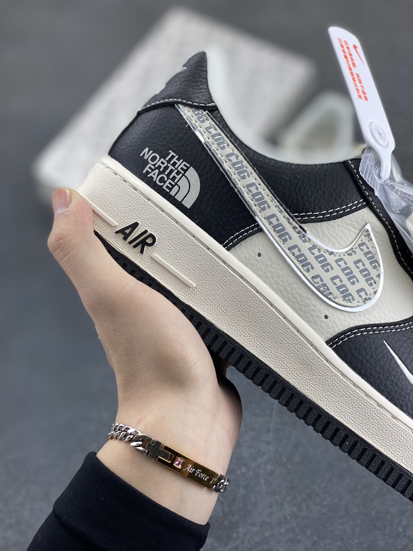 图片[6]-NIke Air Force 1 \’07 Low “北面联名——CDG熊猫”空军一号 低帮 运动鞋 休闲鞋 折边针车 工艺难度大 原楦头原纸板 原装鞋盒 定制五金配件 内置全掌气垫 原厂鞋底 货号：HH7518-049 尺码：36 36.5 37.5 38 38.5 39 40 40.5 41 42 42.5 43 44 44.5 45-选品中心